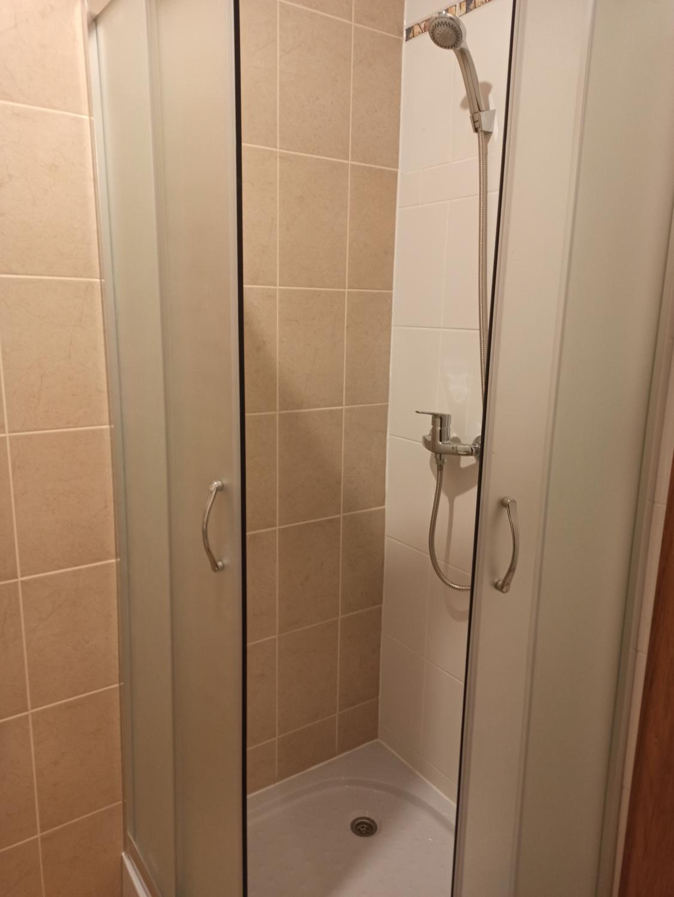 Triple Room with Private Bathroom - Photo 11