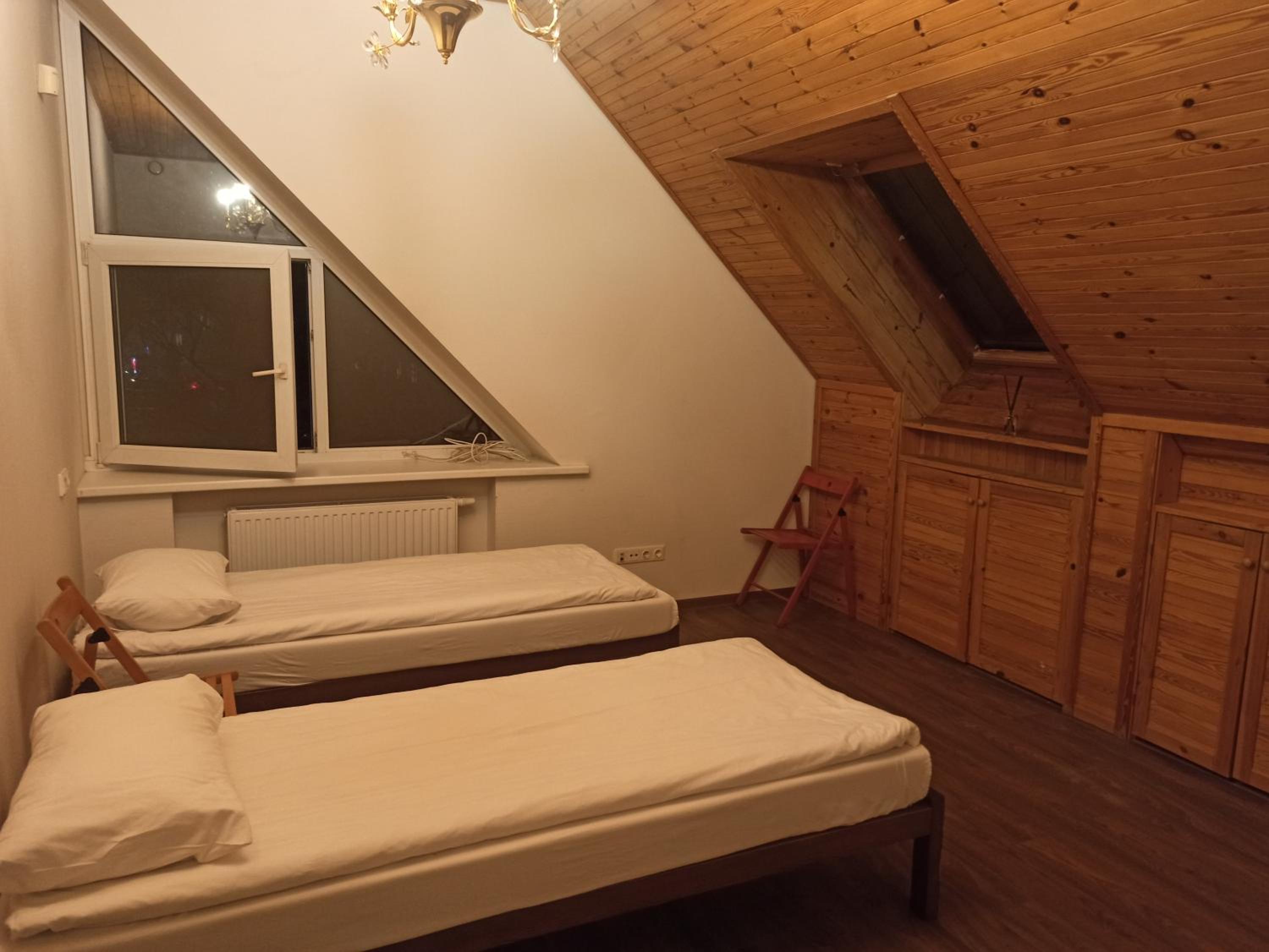 Triple Room with Private Bathroom - Photo 9