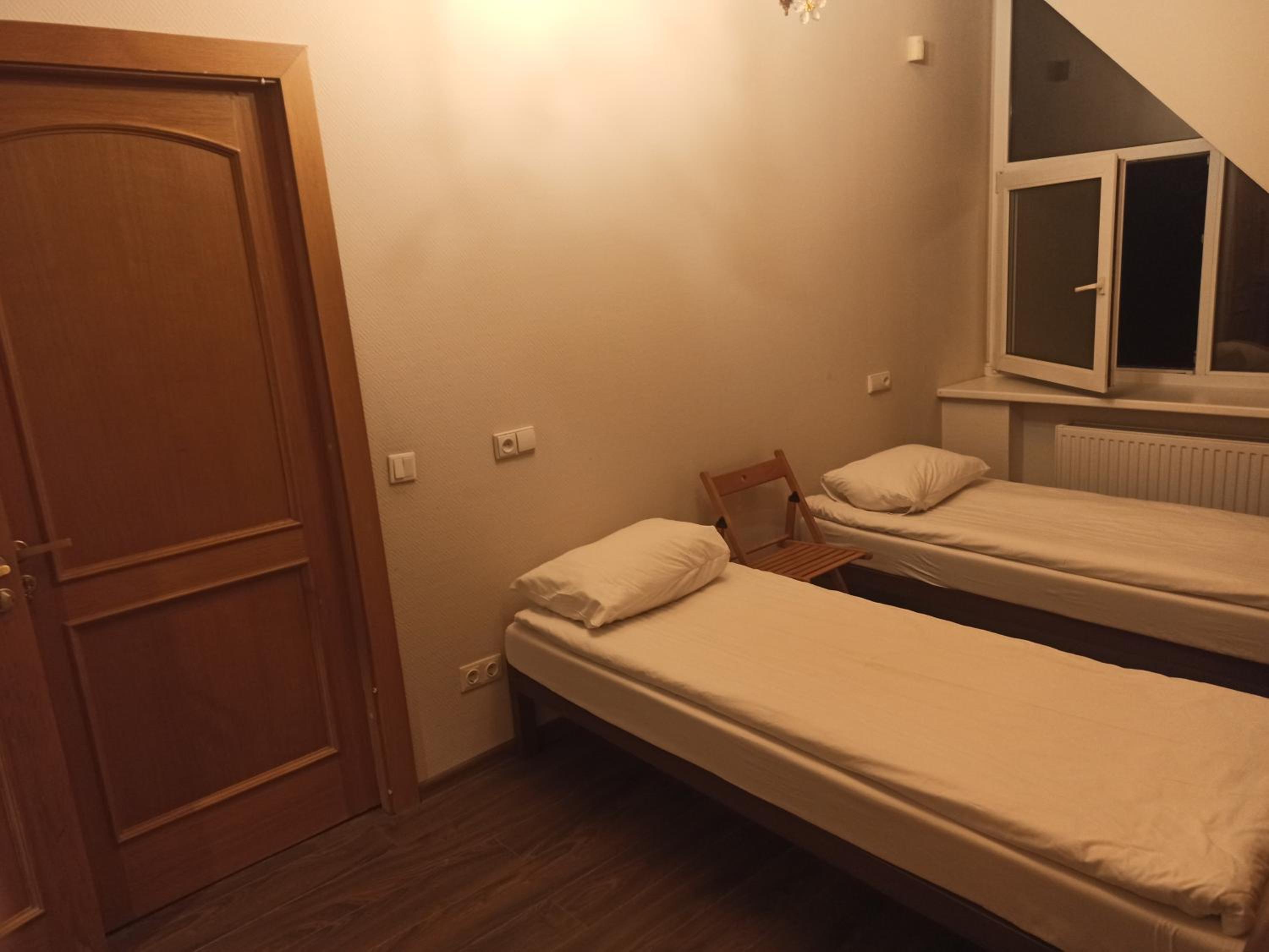 Triple Room with Private Bathroom - Photo 10