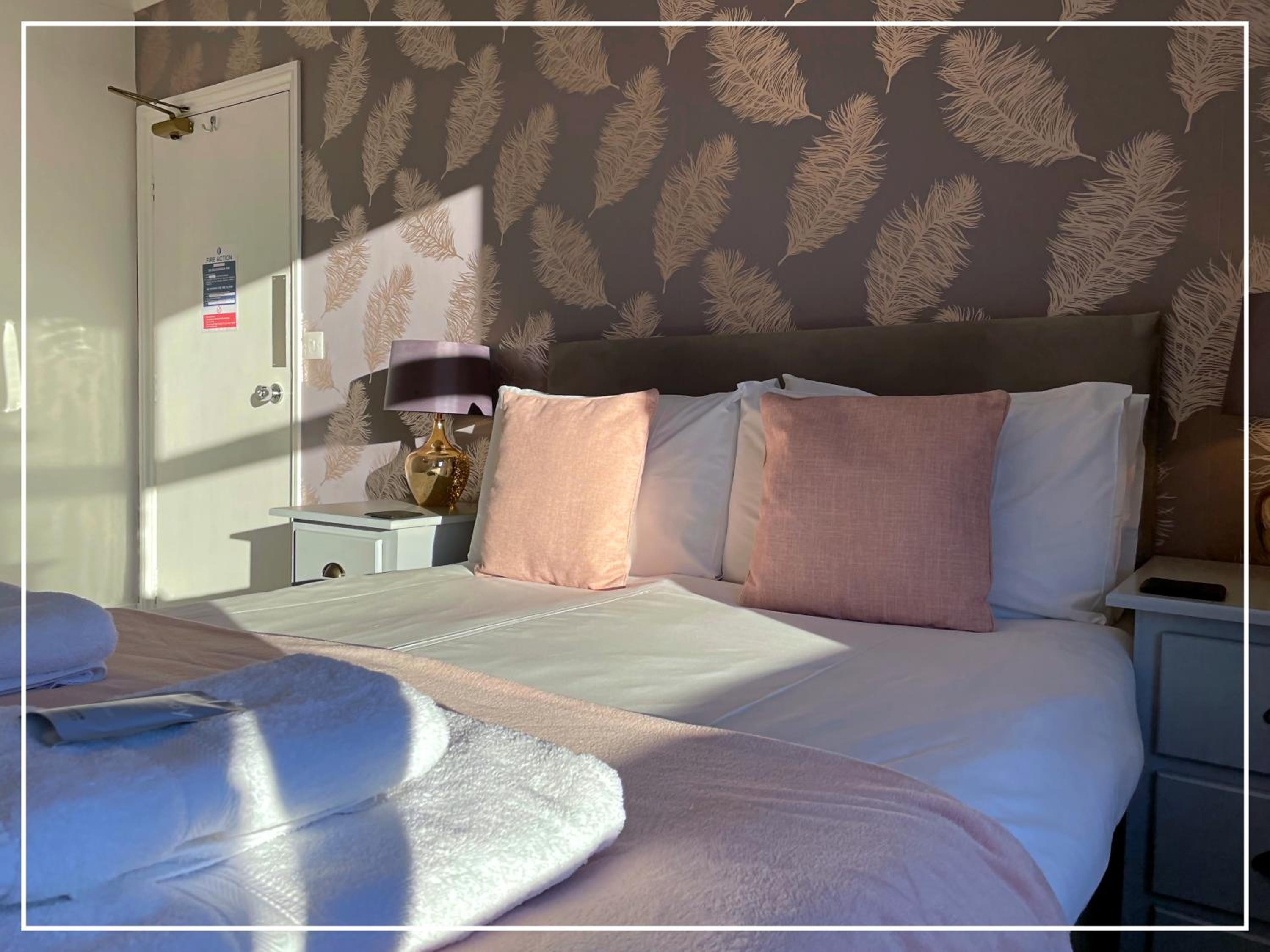 Double Room - Photo 2