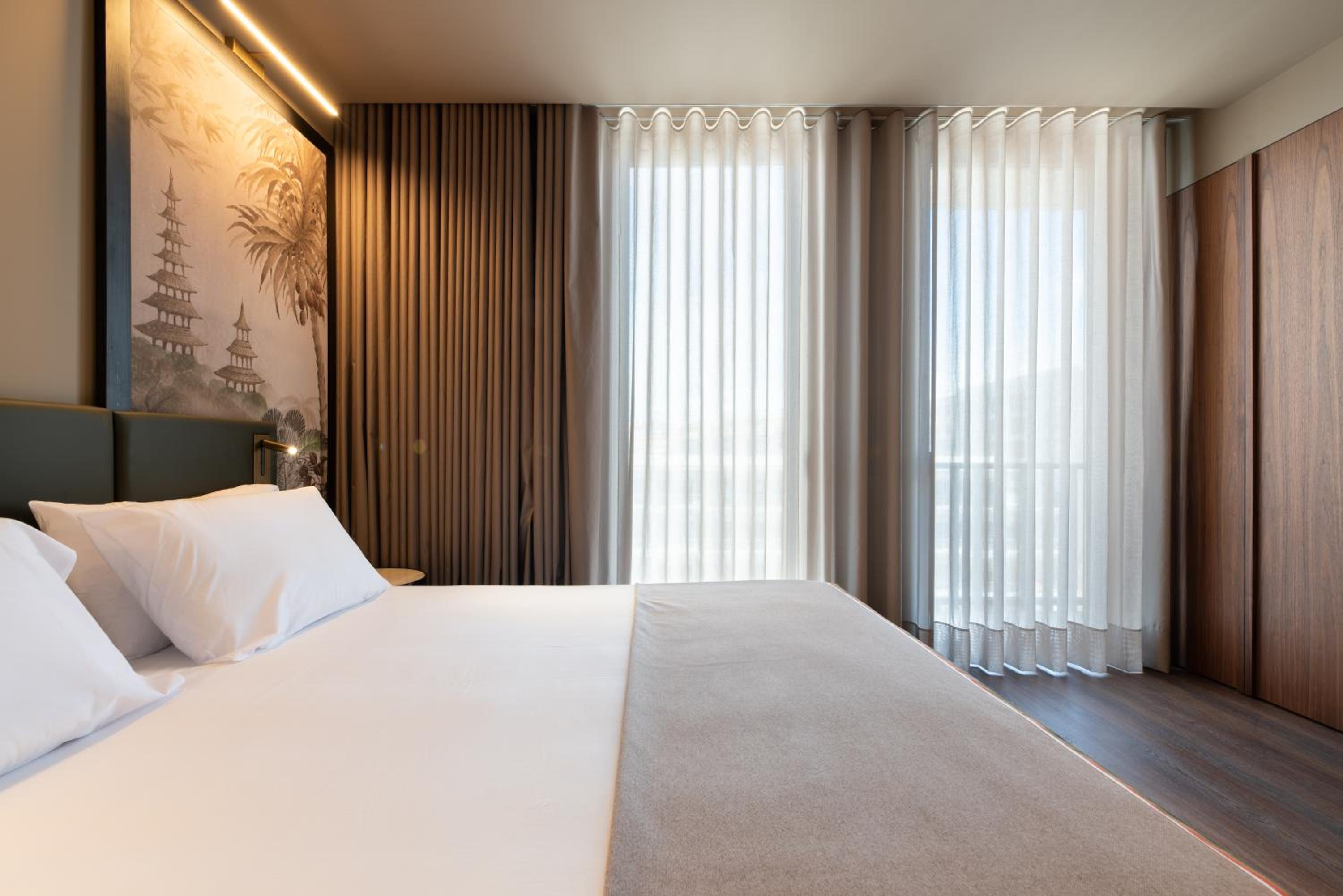 Double or Twin Room with Balcony - Photo 3