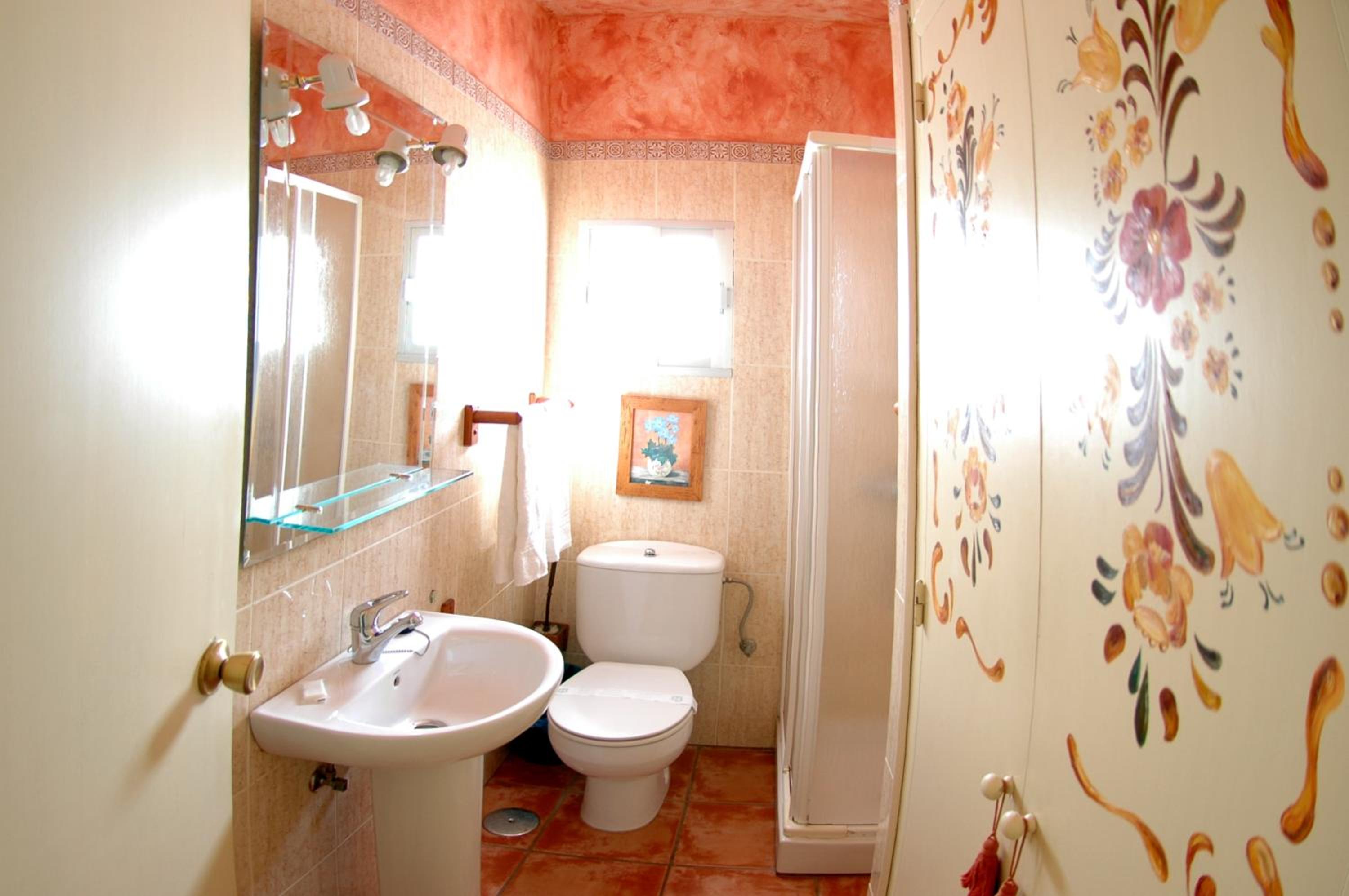 Twin Room - Photo 34