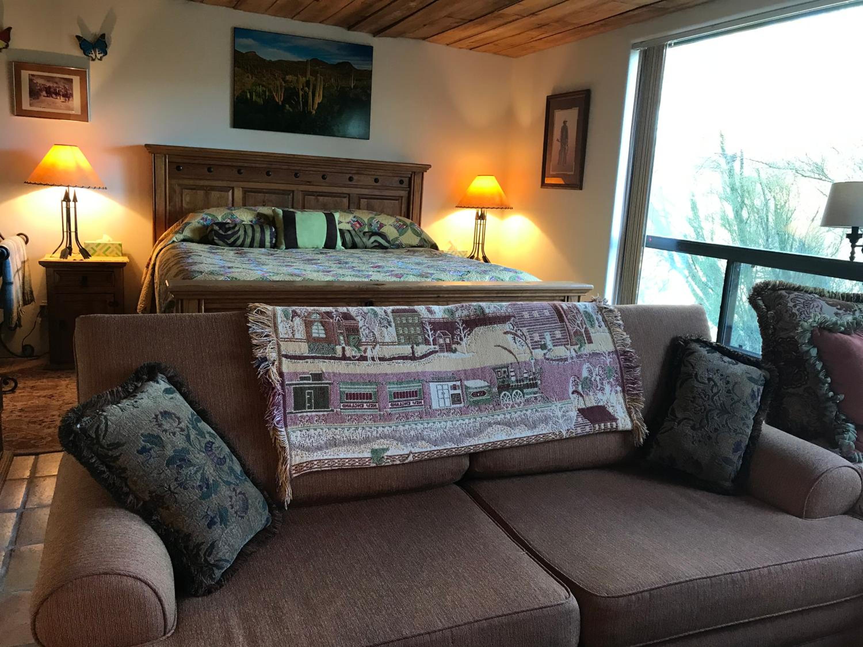 Deluxe King Suite photo 1