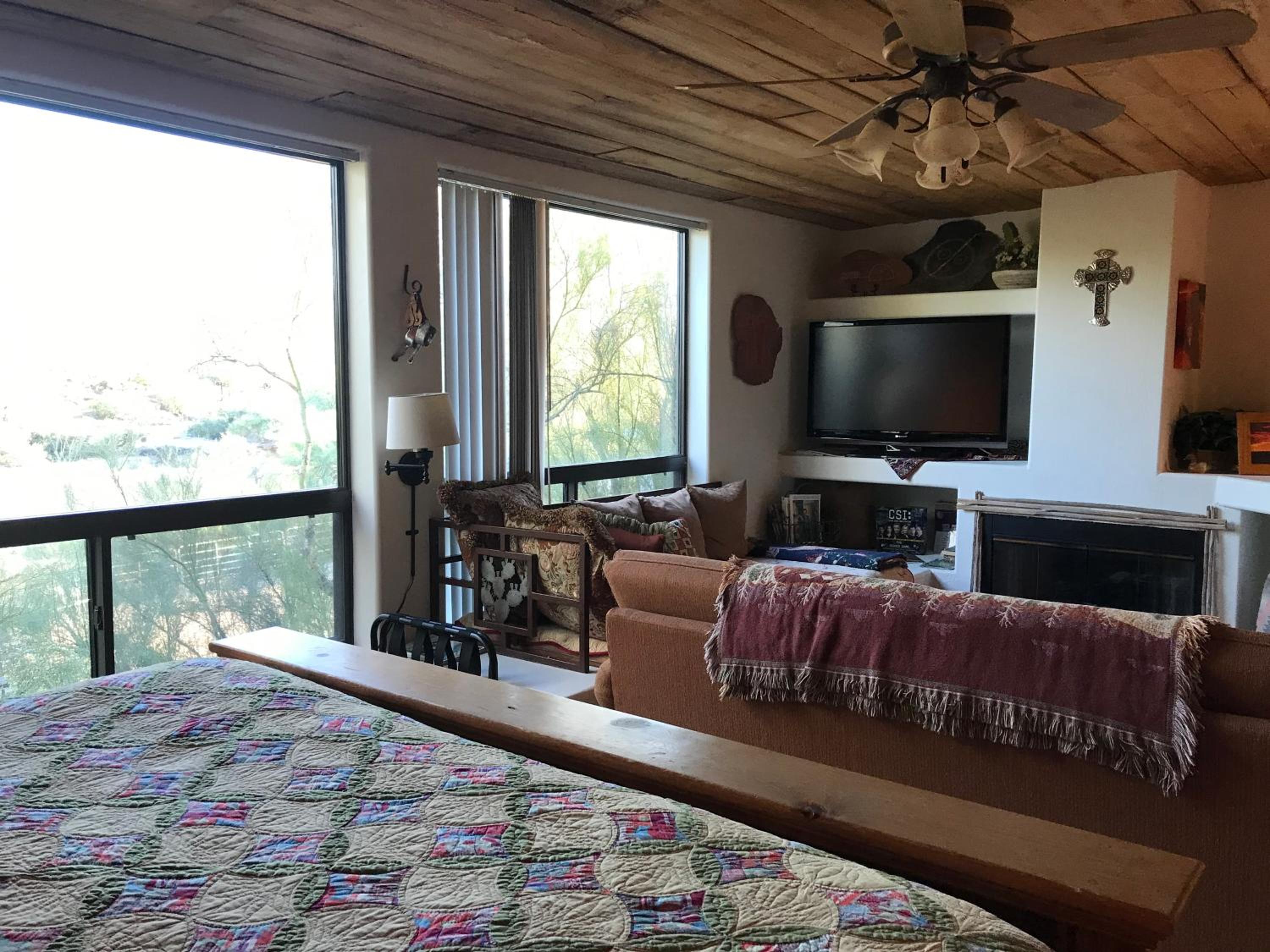 Deluxe King Suite photo 3