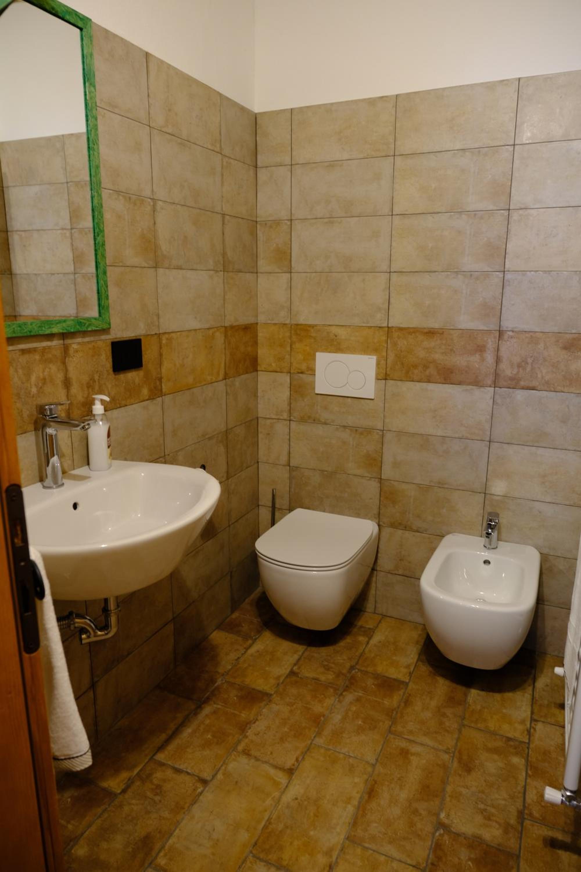 Triple Room with Private Bathroom - Photo 5