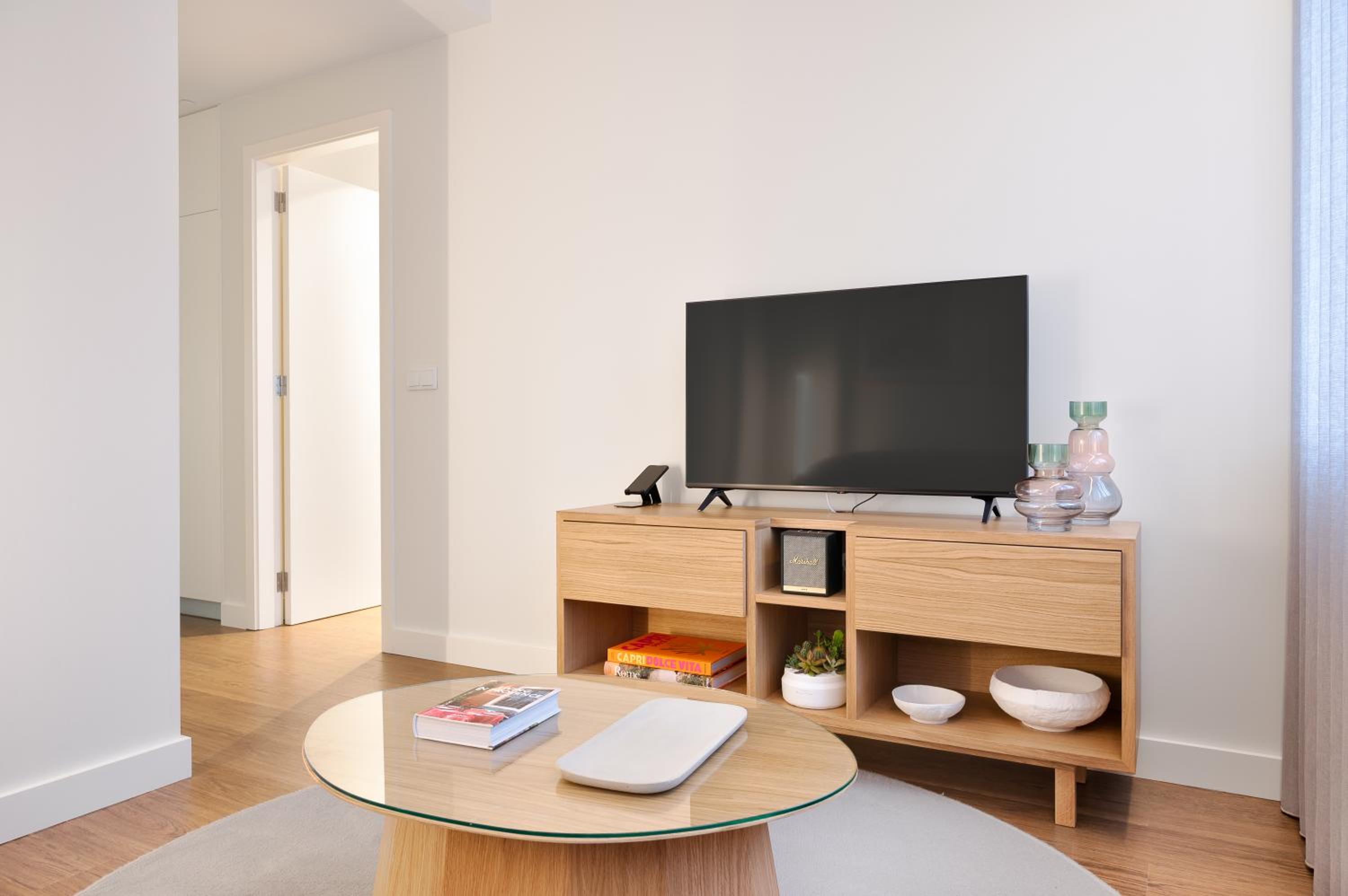 Premium Apartment with Street View - Photo 4