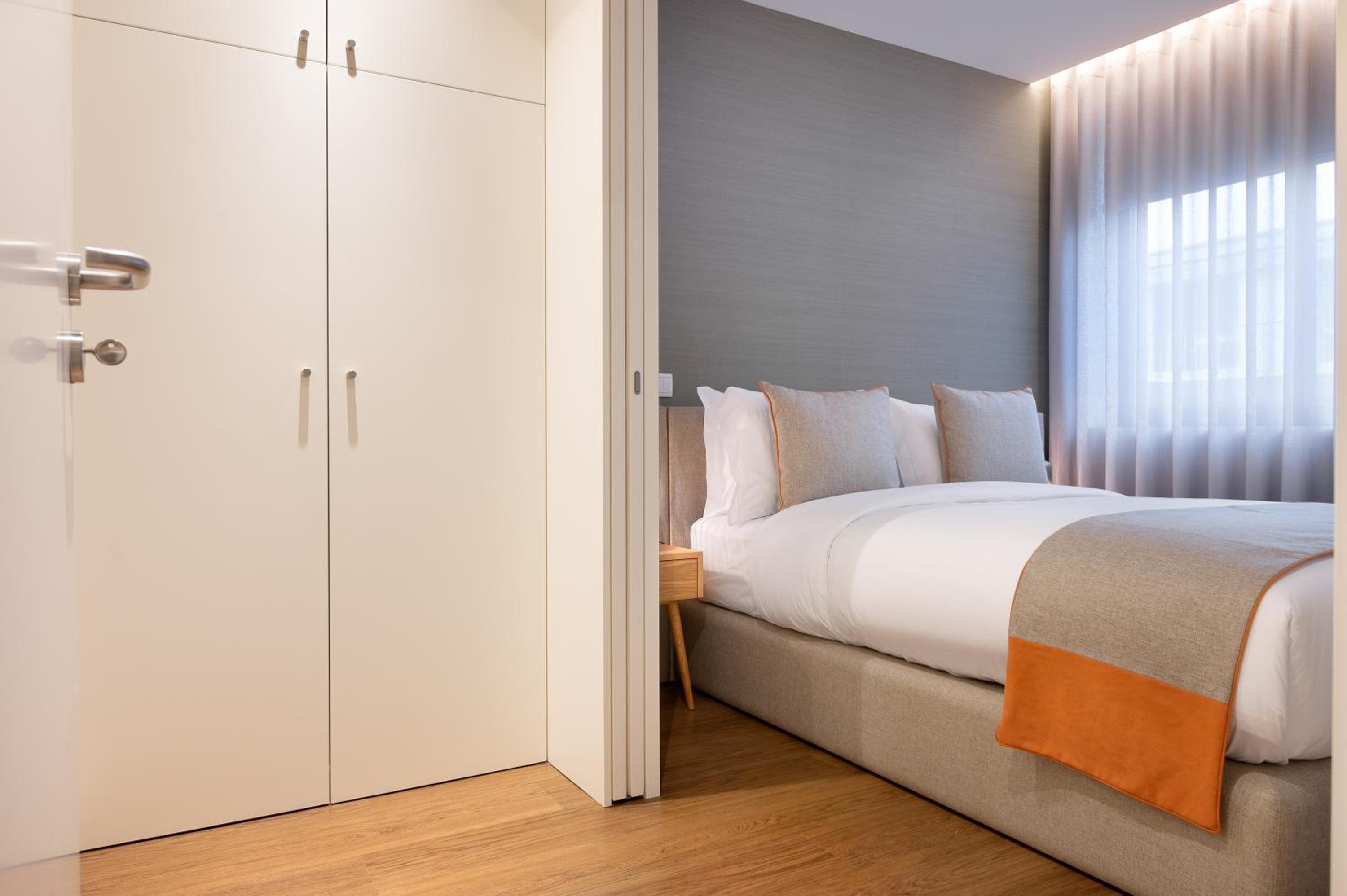 Premium Apartment with Street View - Photo 10
