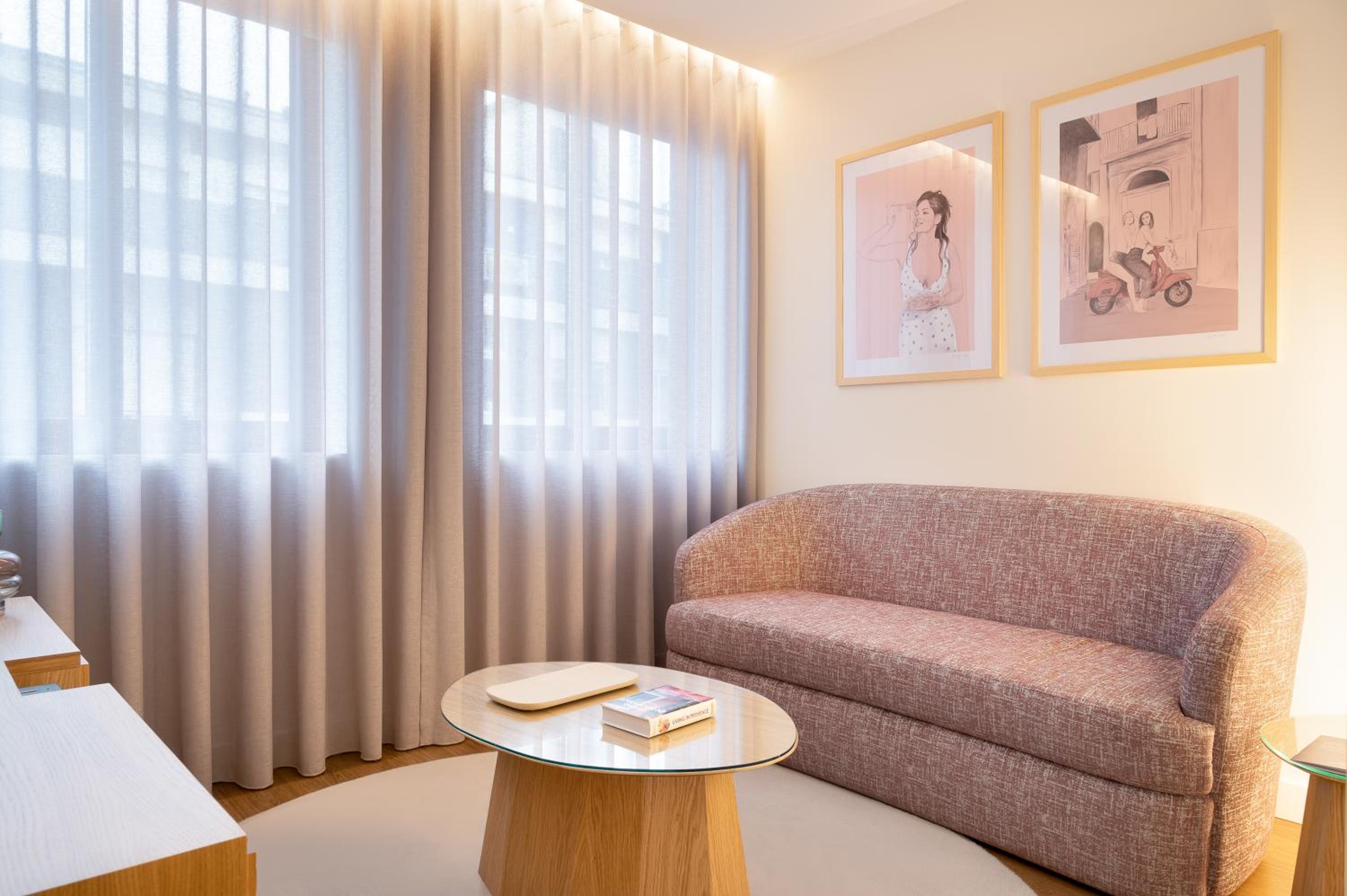 Premium Apartment with Street View - Photo 3