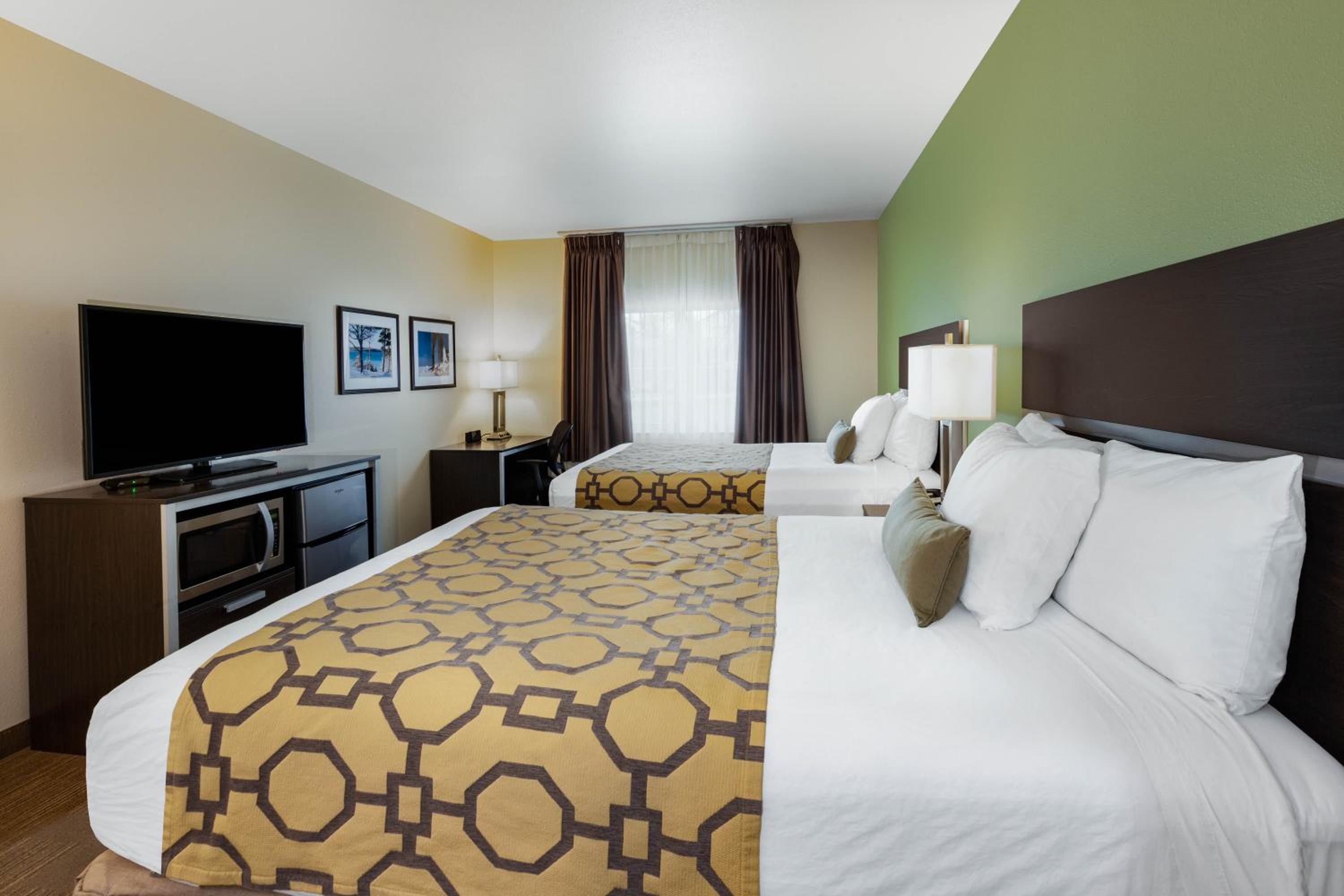 Queen Room with Two Queen Beds - Mobility Access/Non-Smoking photo 3