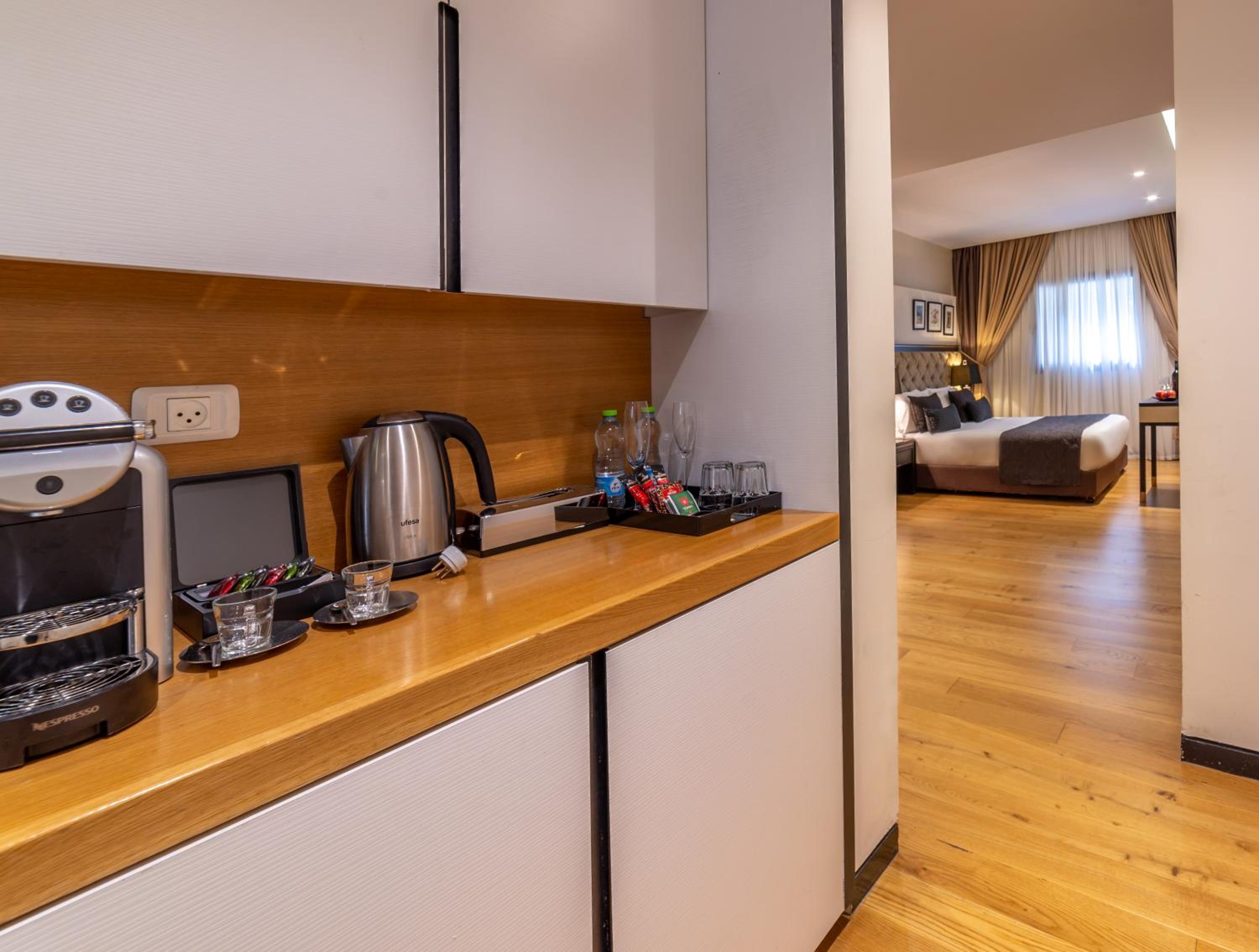 Premium Double or Twin Room - Photo 8