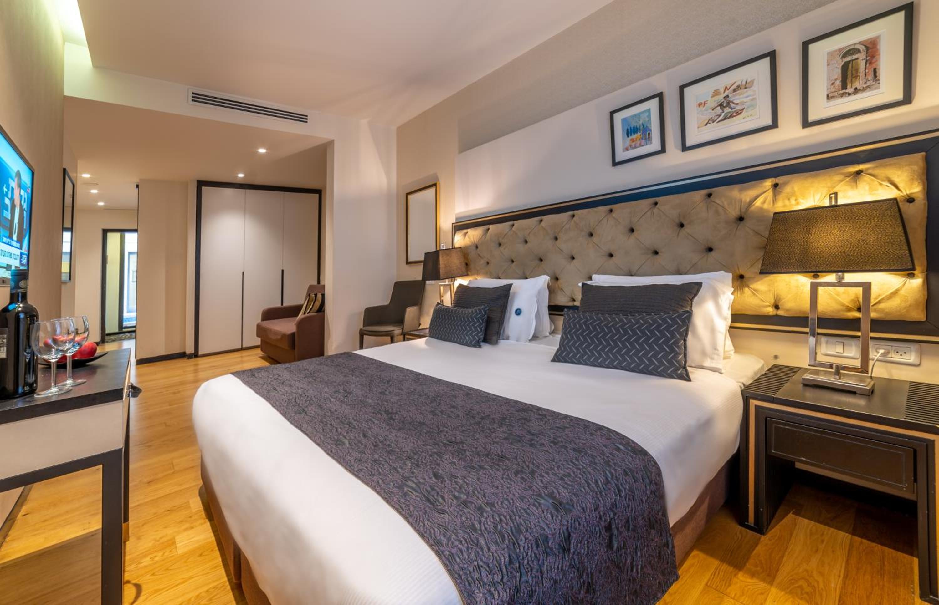 Premium Double or Twin Room - Photo 14