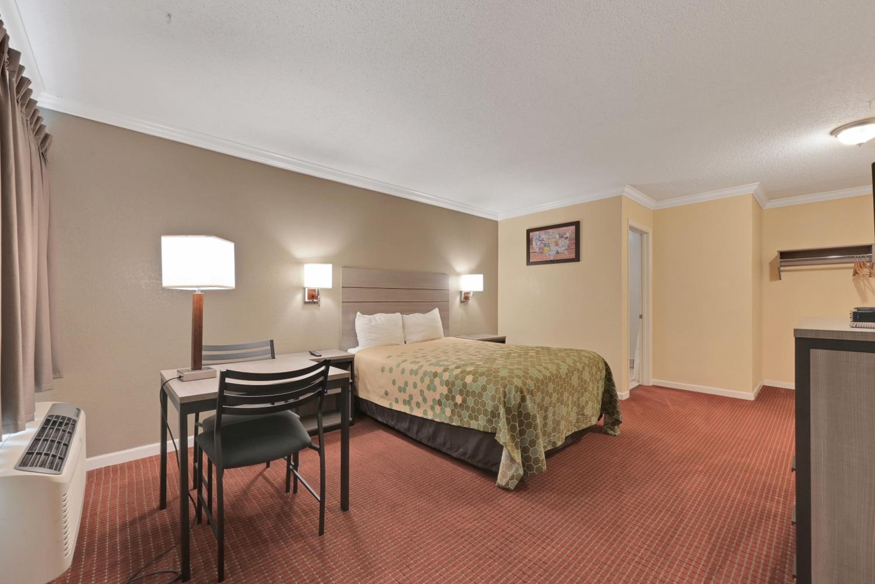 Queen Room - Non-Smoking - Photo 6