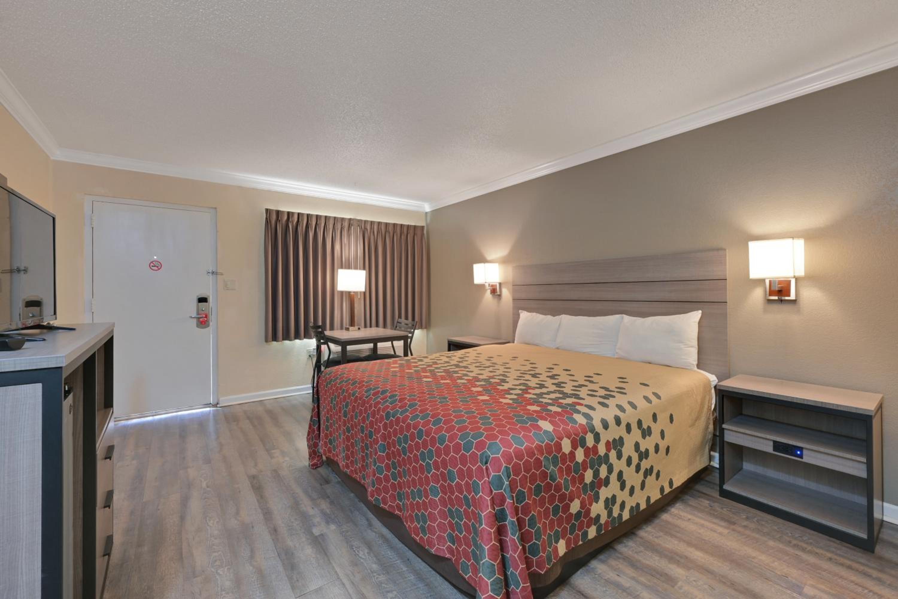 King Room - Non-Smoking - Photo 6
