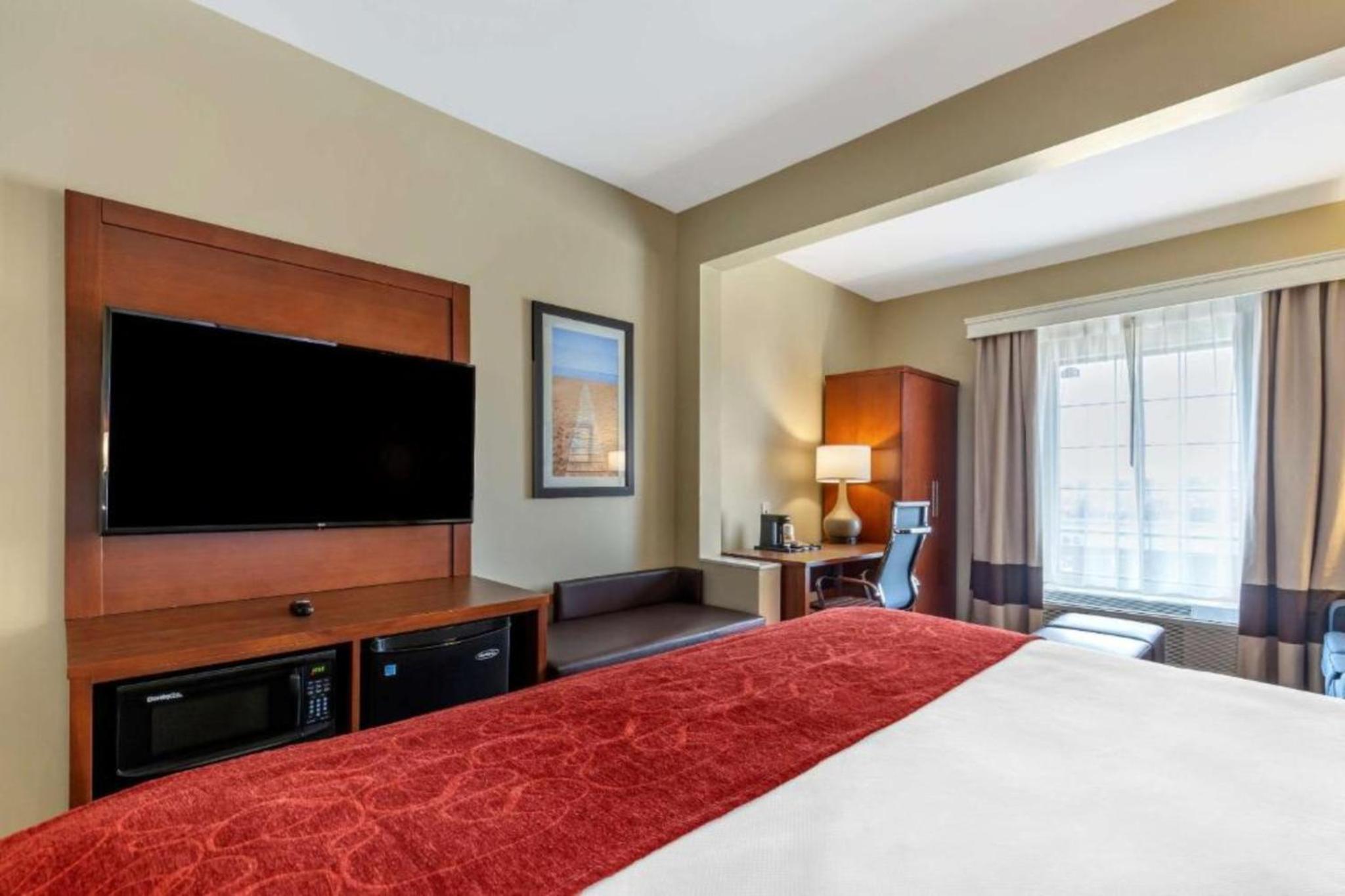 King Suite - Disability Access/Non-Smoking - Photo 5