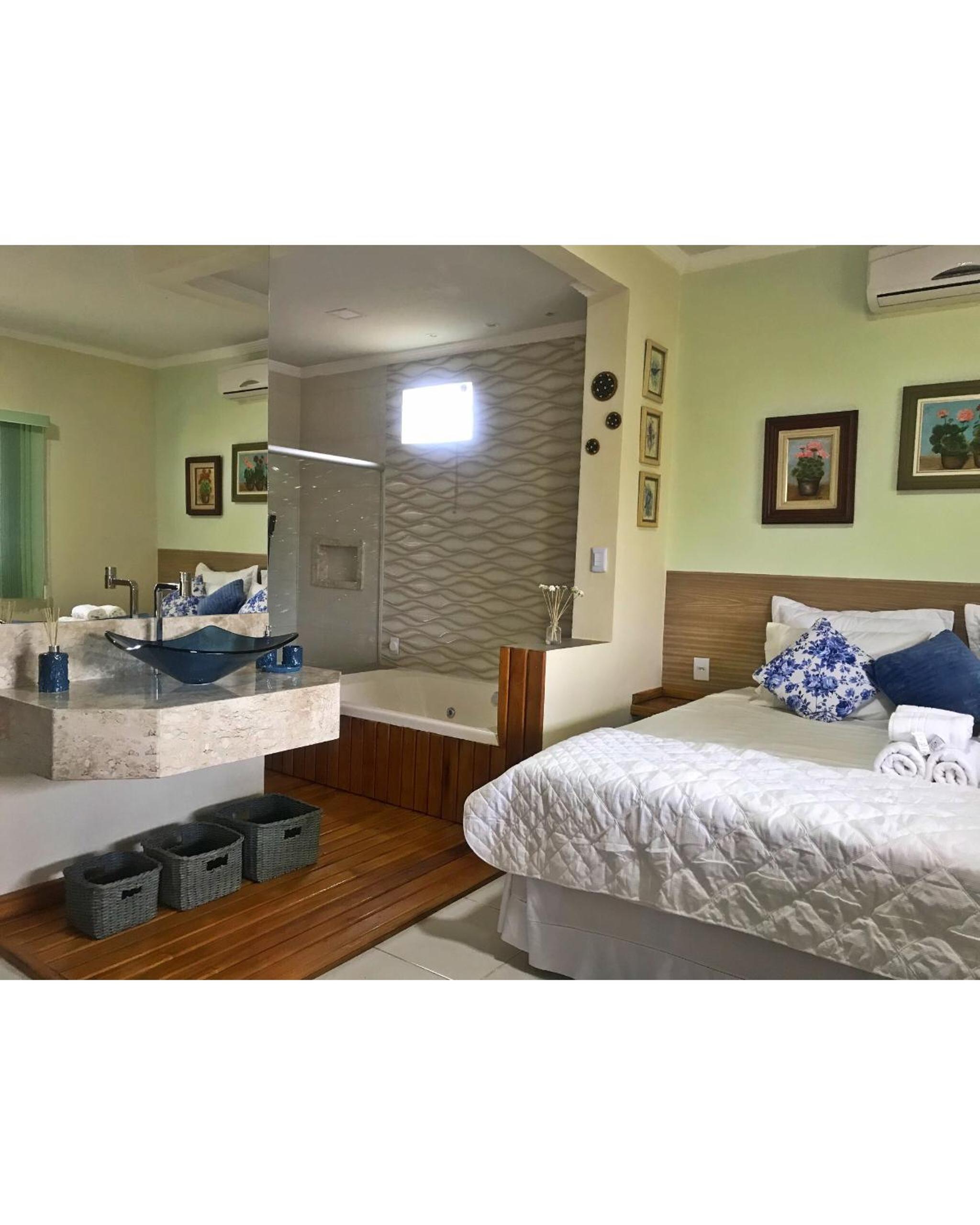 Deluxe Suite with Spa Bath photo 1