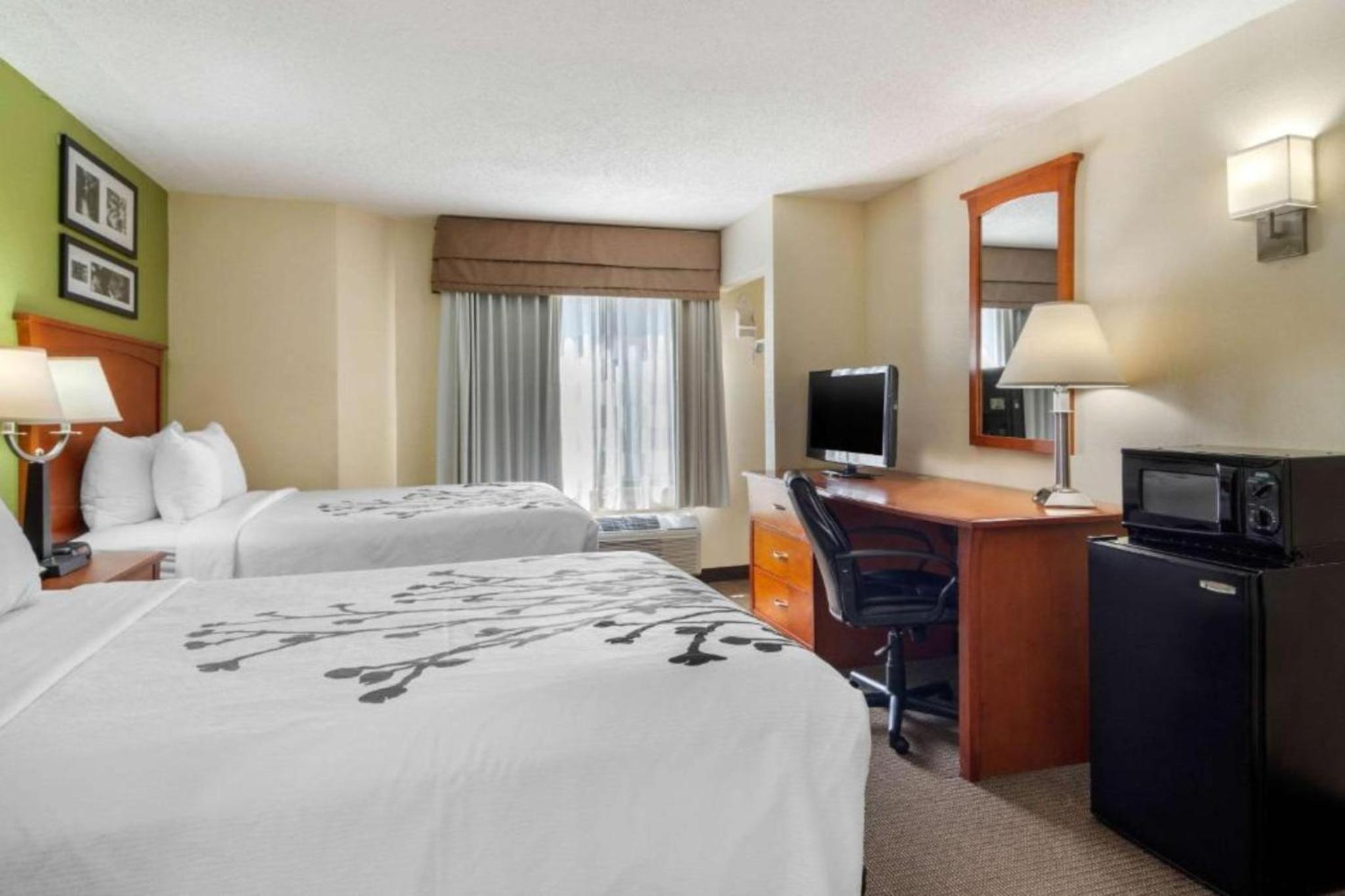 Double Room with Two Double Beds - Non-Smoking - Photo 2