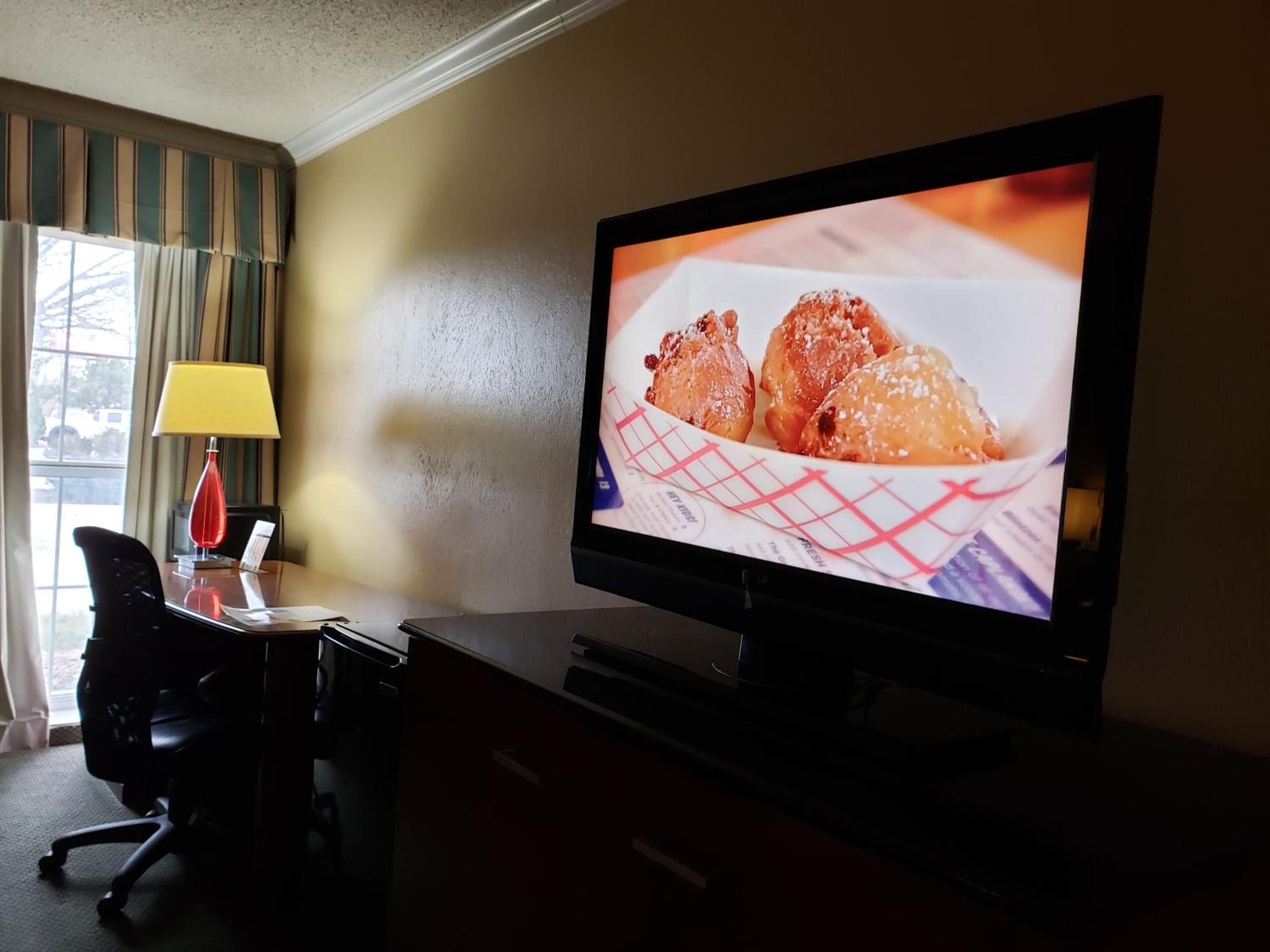 Extended Stay Deluxe Room with a King Bed - Non-Smoking photo 3