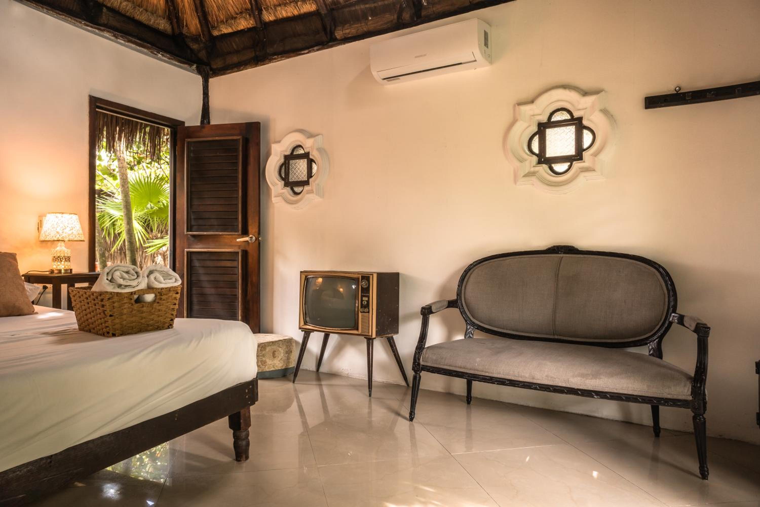 Double Room with Garden View - Photo 6