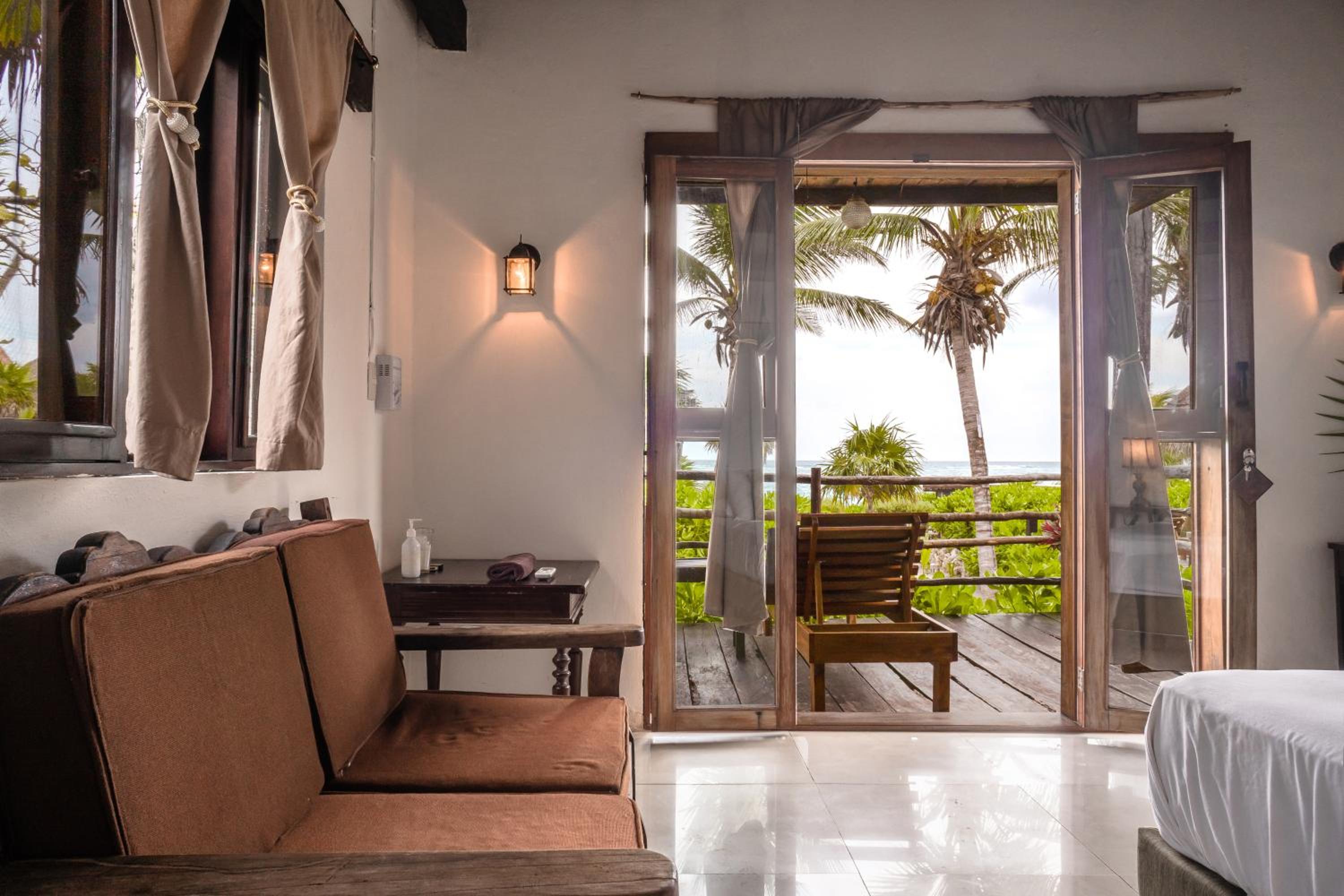 Double Room with Sea View - Photo 8