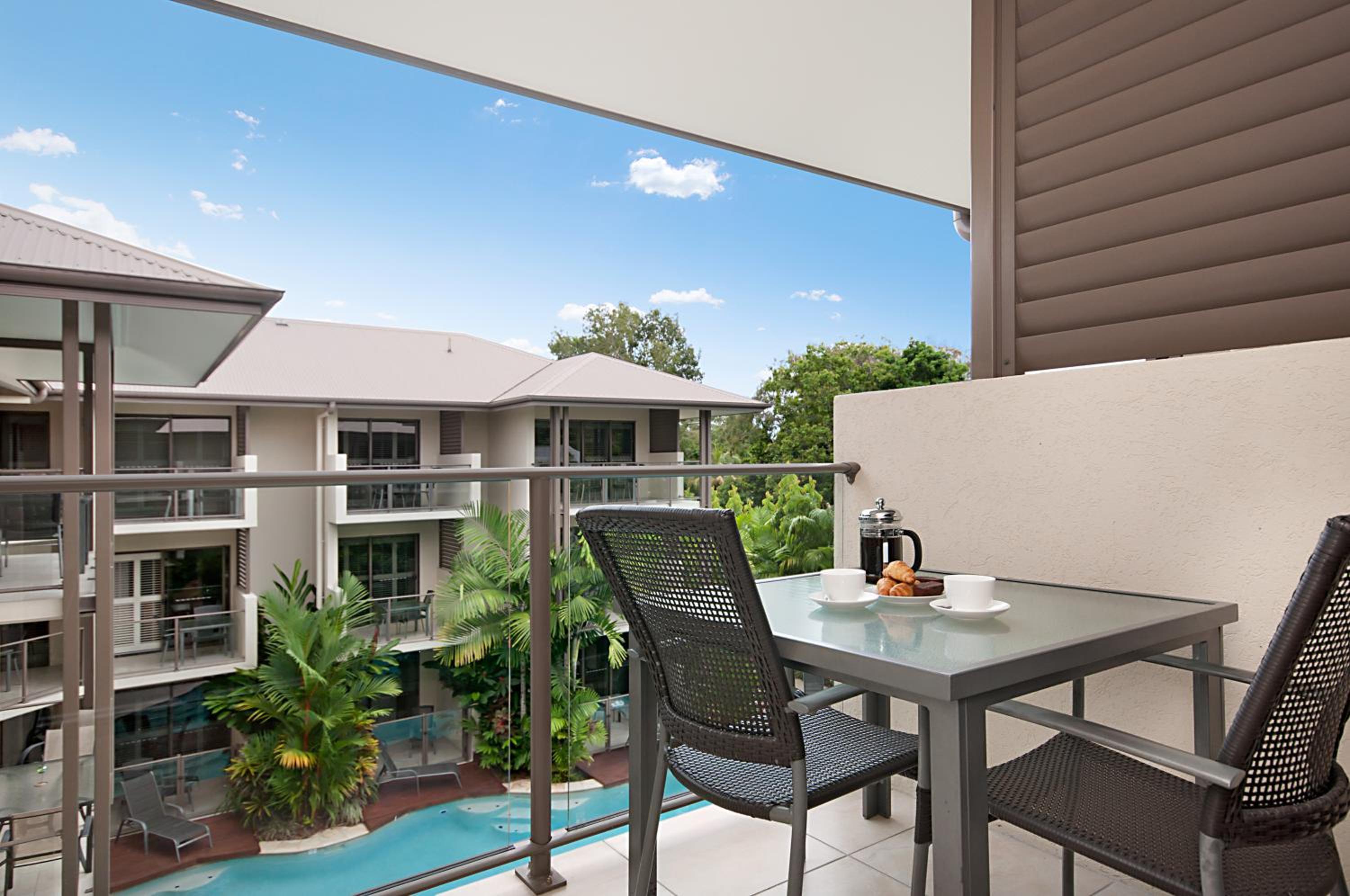One-Bedroom Apartment with Pool View photo 3