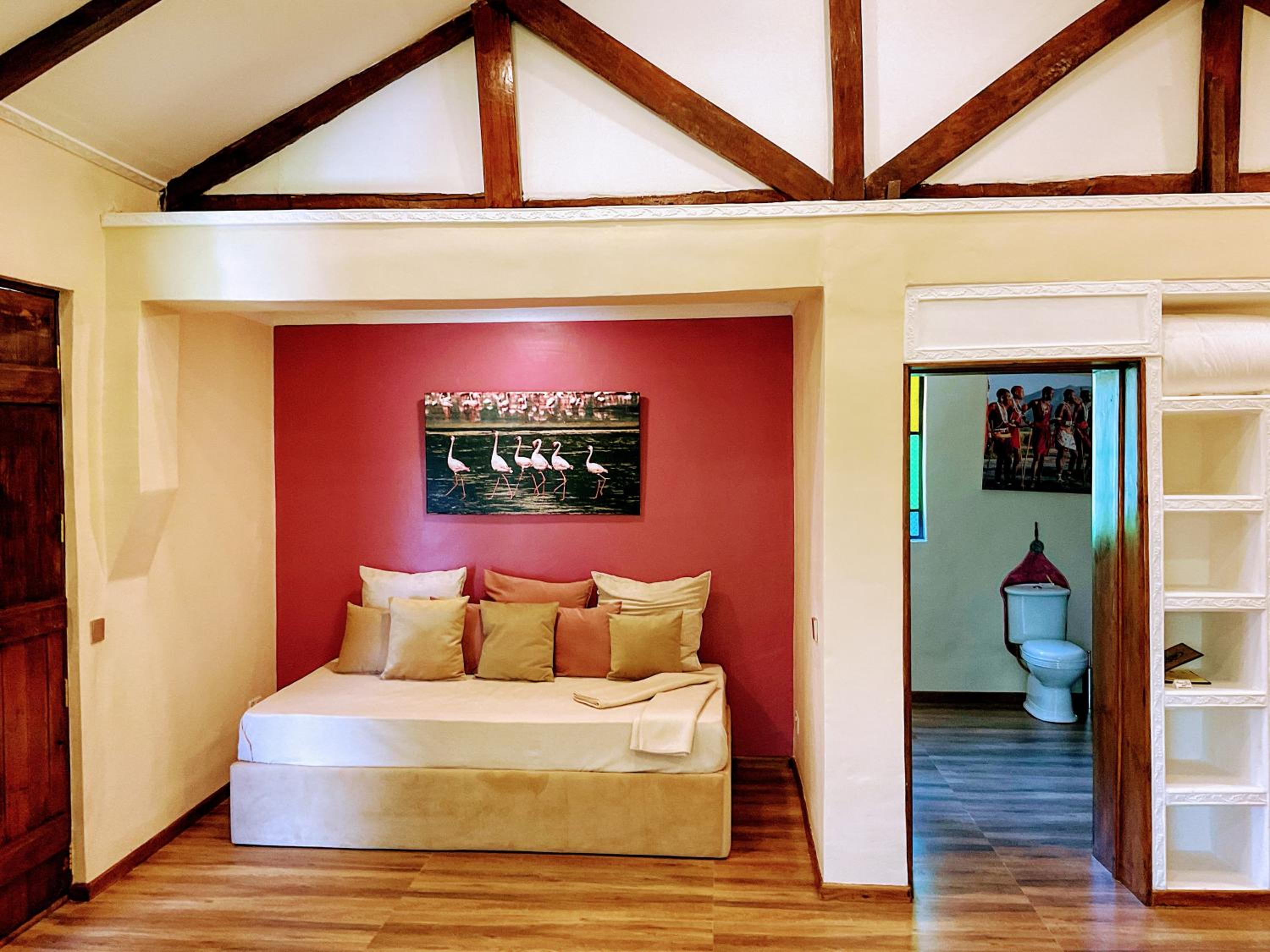 Superior Suite - Photo 13