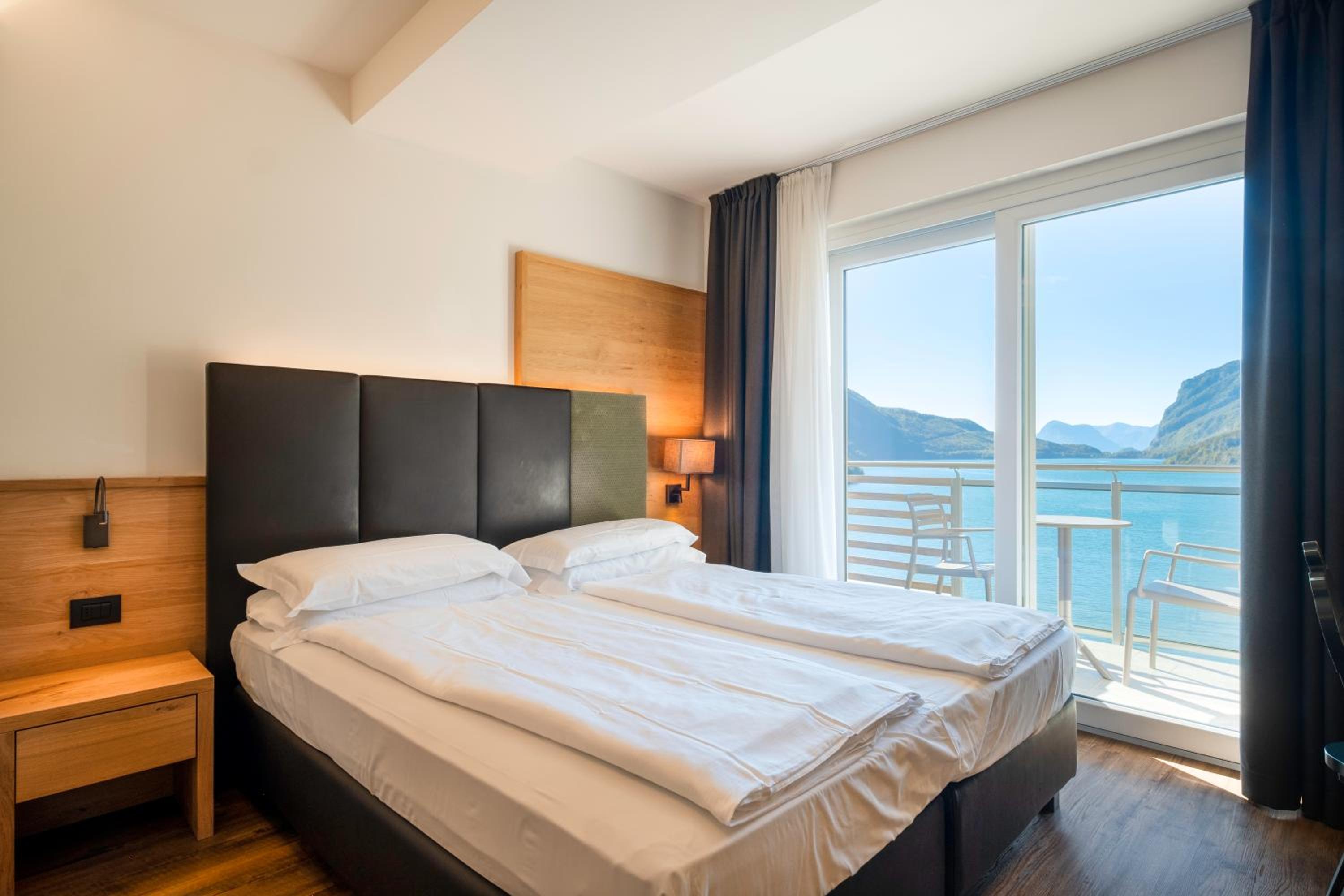 Double Room with Lake View photo 2