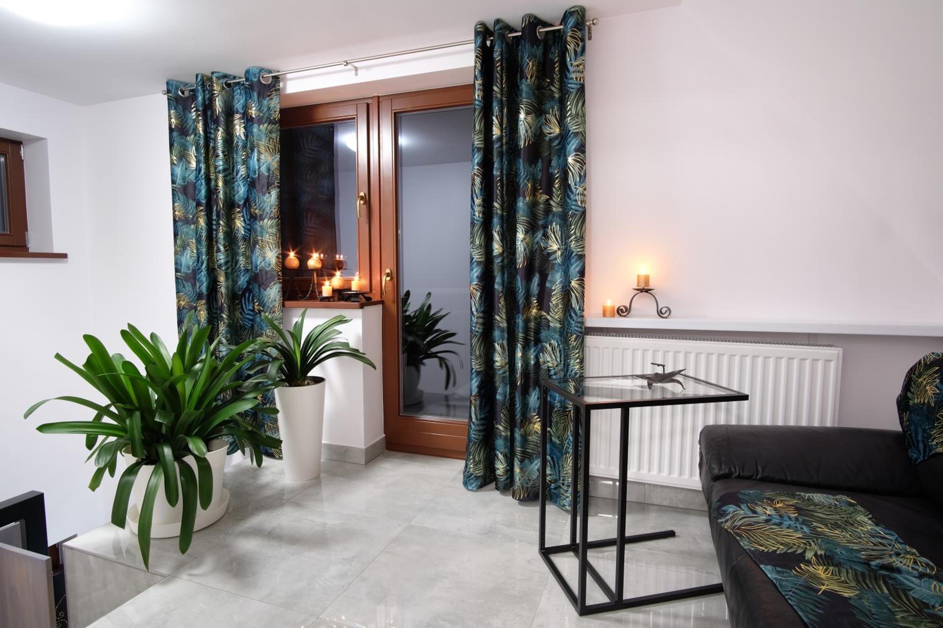 Apartment with Balcony - Photo 11