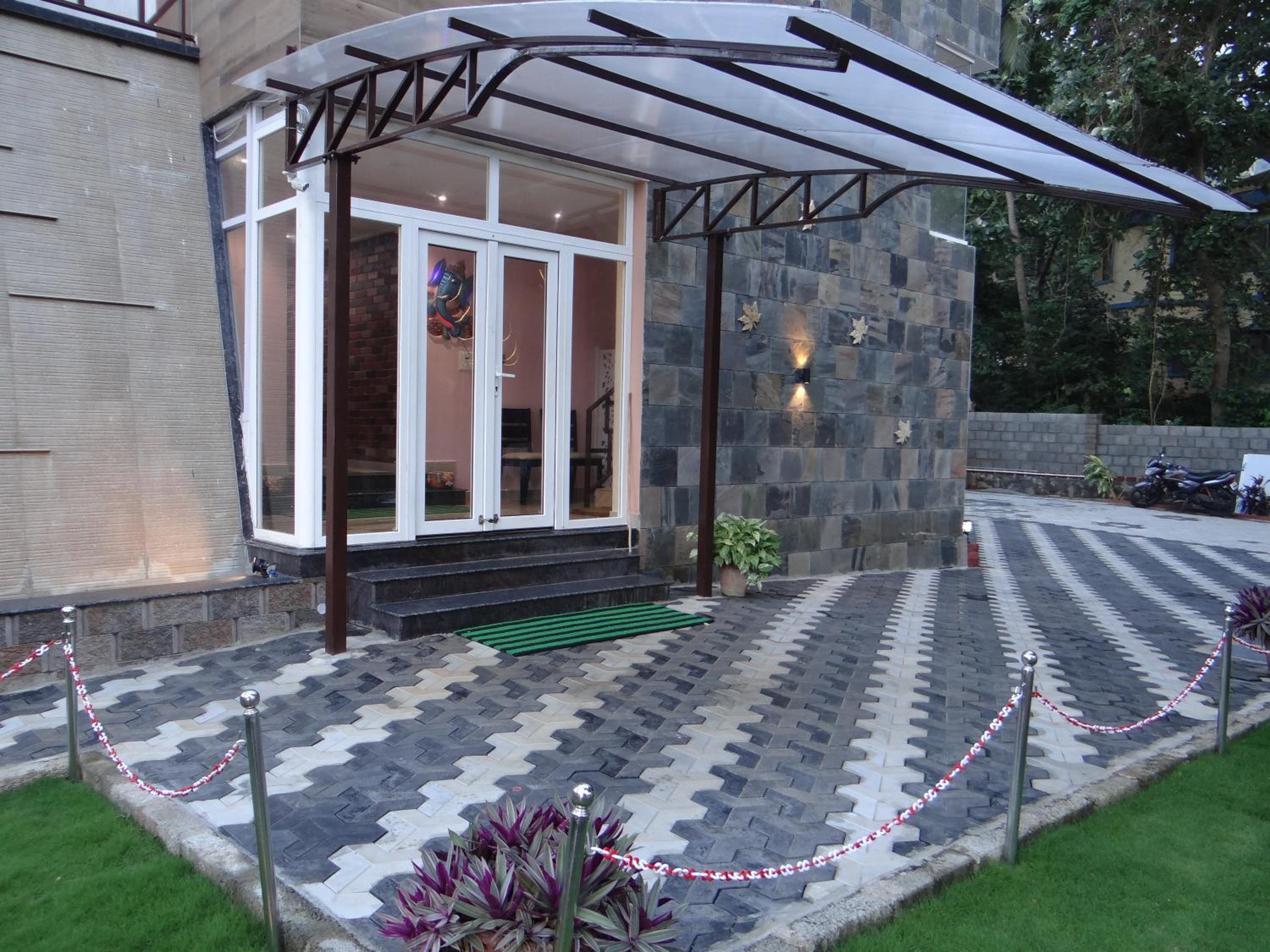 Deluxe Double Room with Balcony photo 3