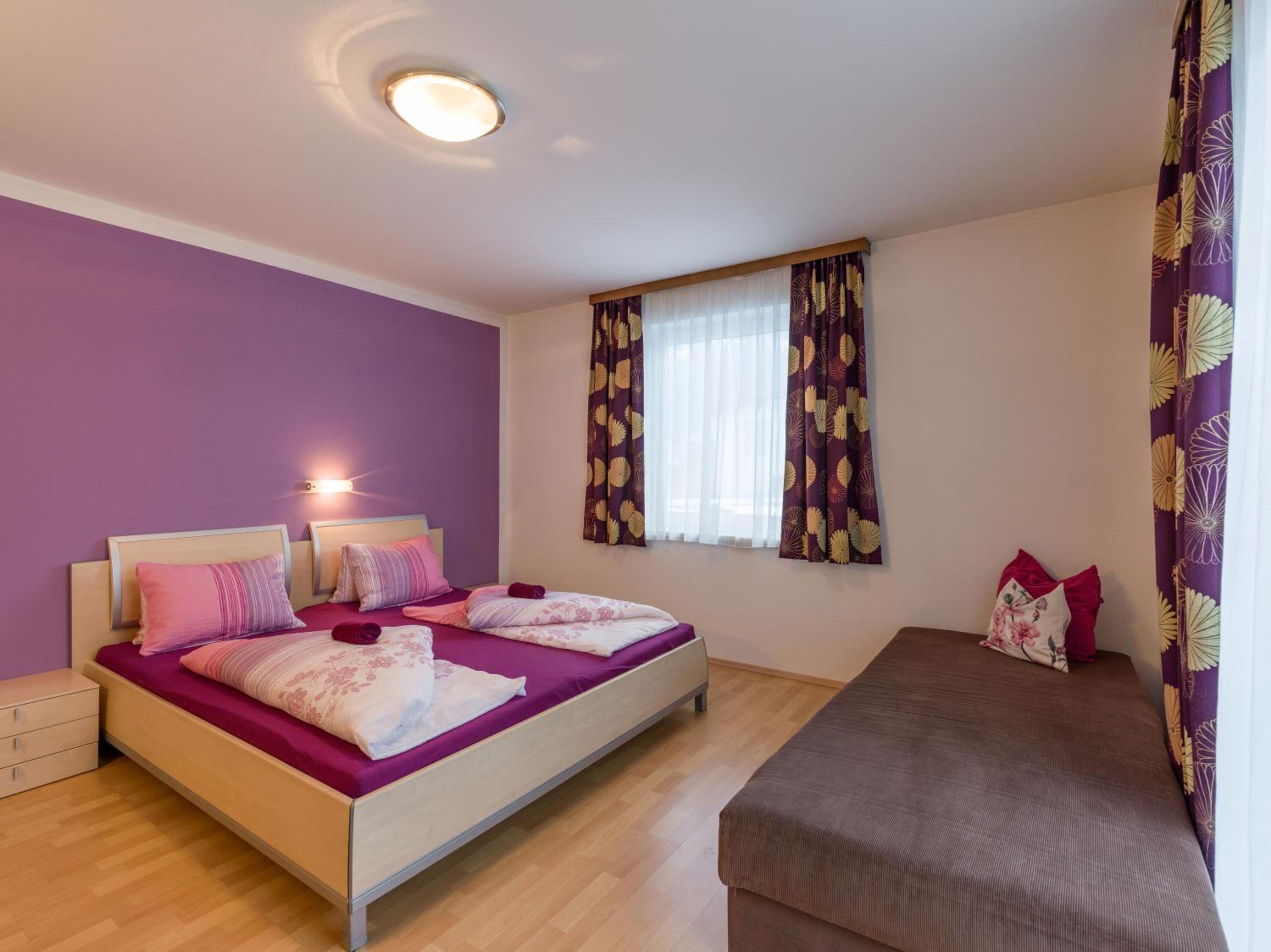 Eight-Bedroom House photo 1