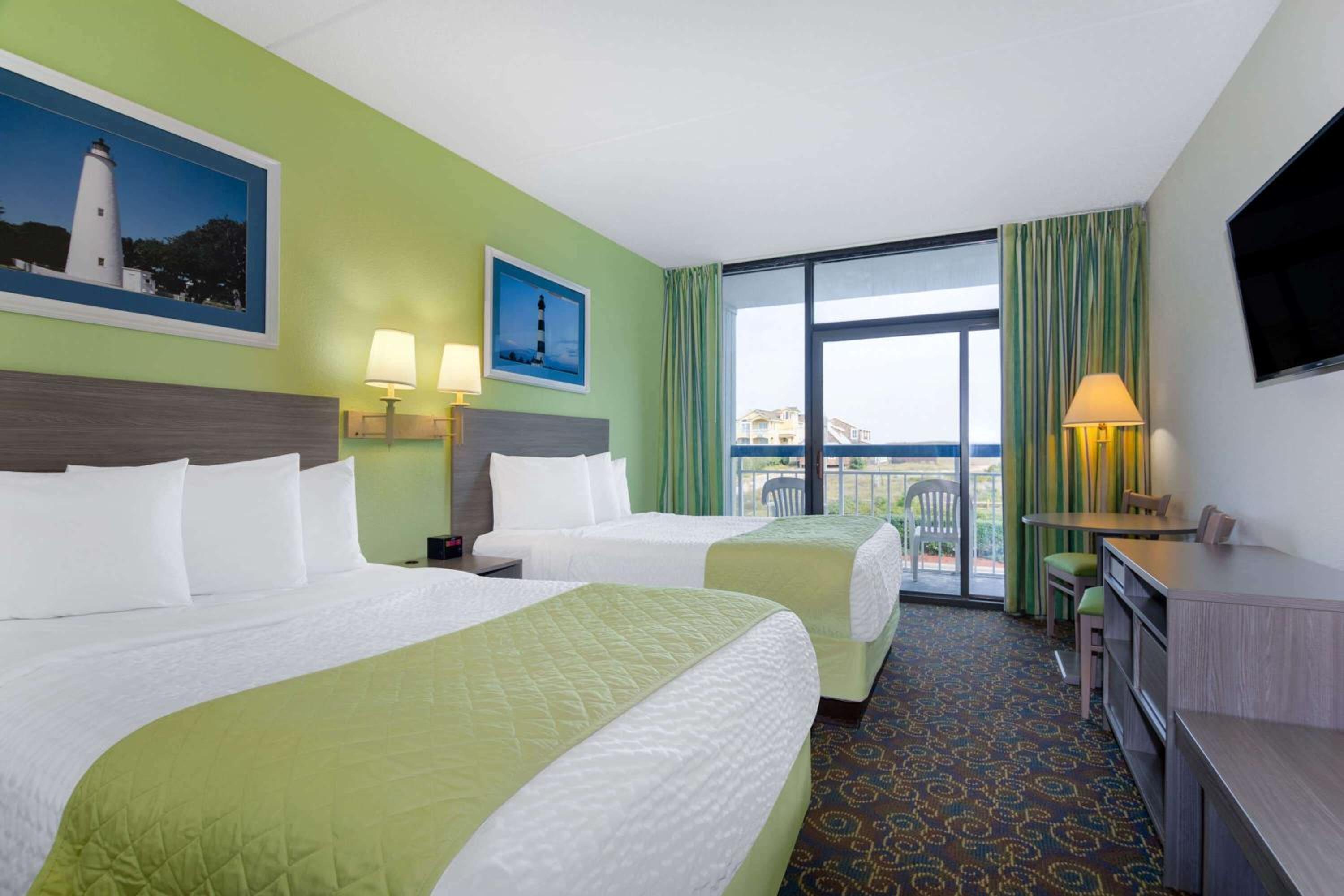 Standard Double Room with Two Double Beds with Street View - Non-Smoking - Photo 4