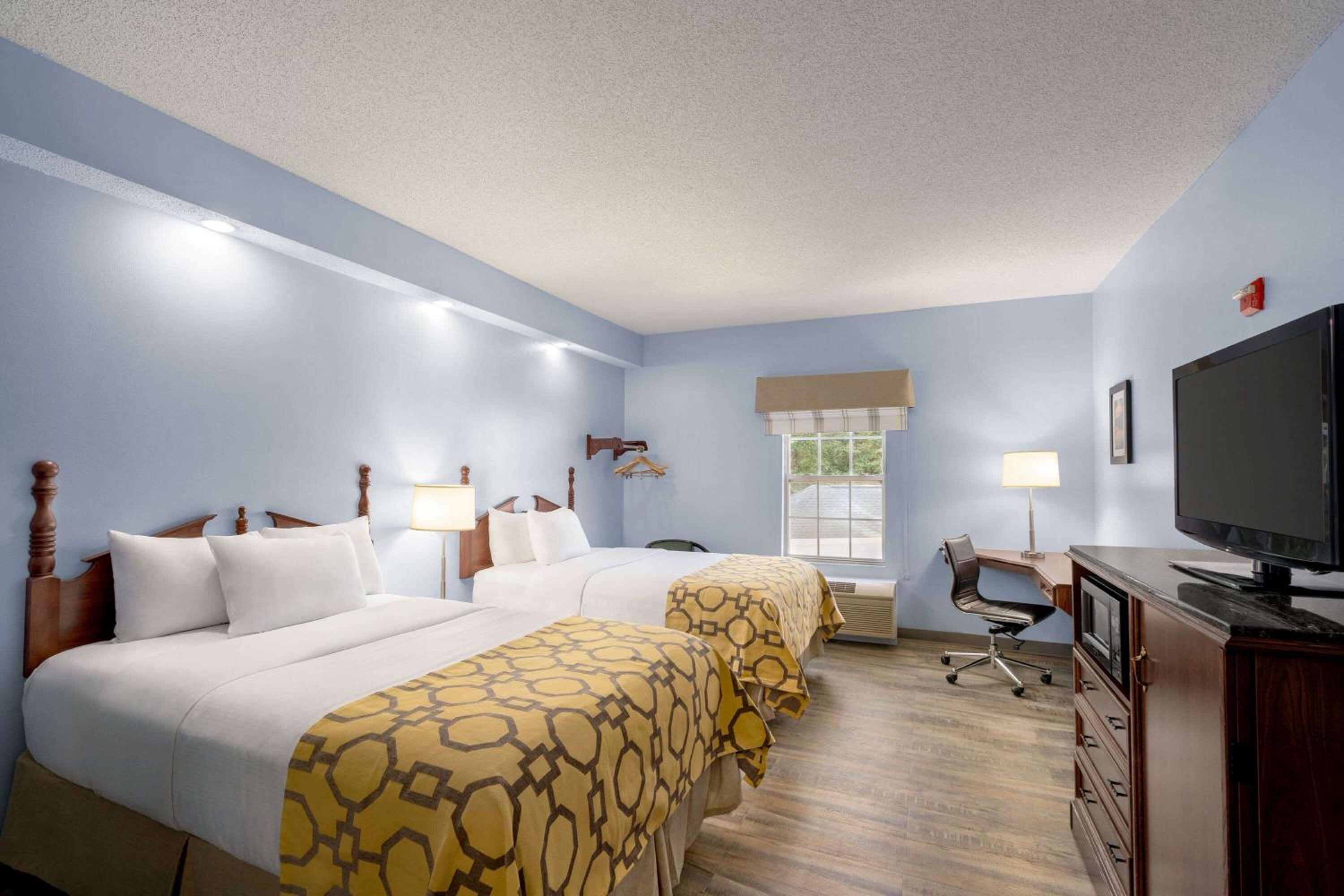 Deluxe Double Room with Two Double Beds - Non-Smoking - Photo 3