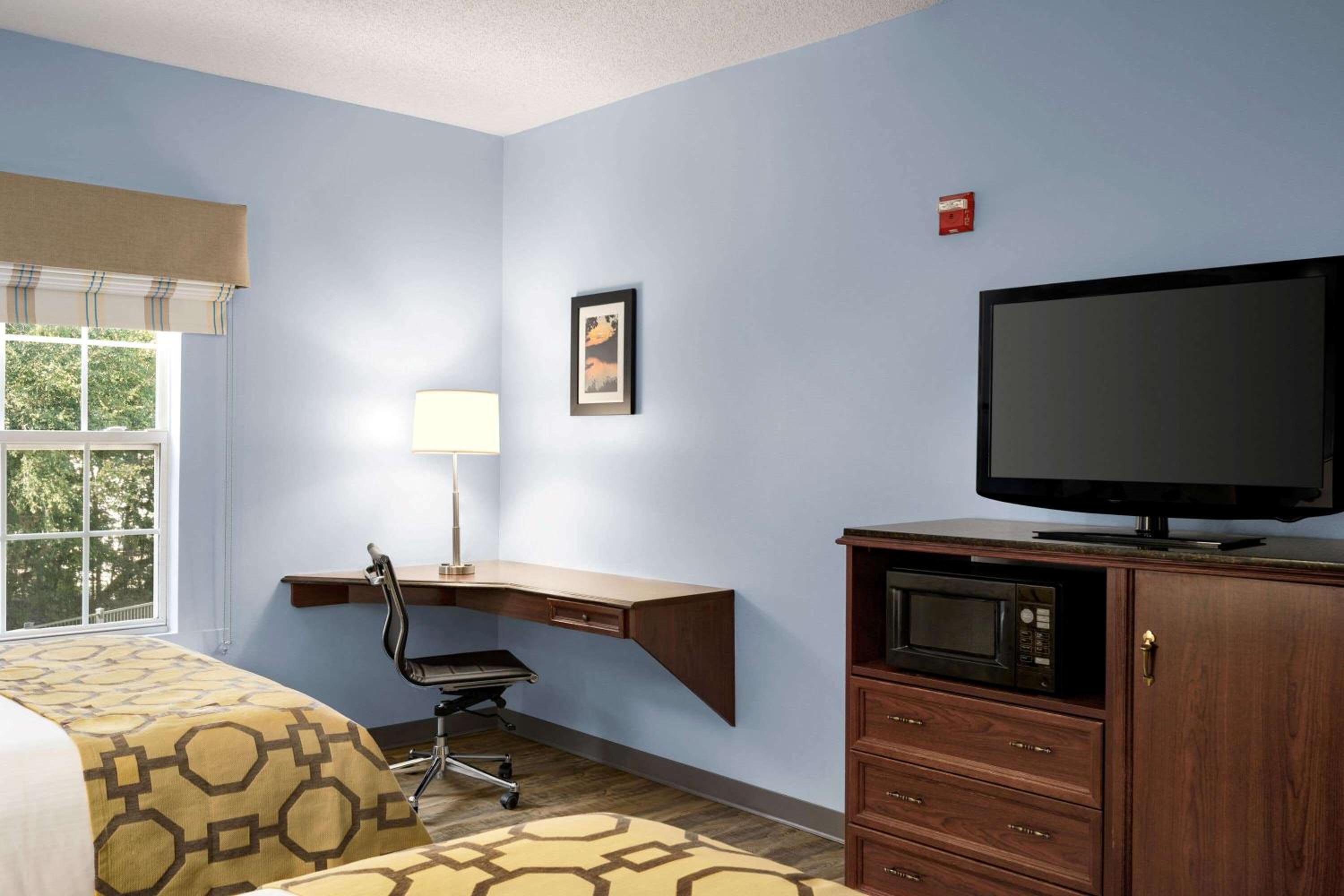 Deluxe Double Room with Two Double Beds - Non-Smoking - Photo 4