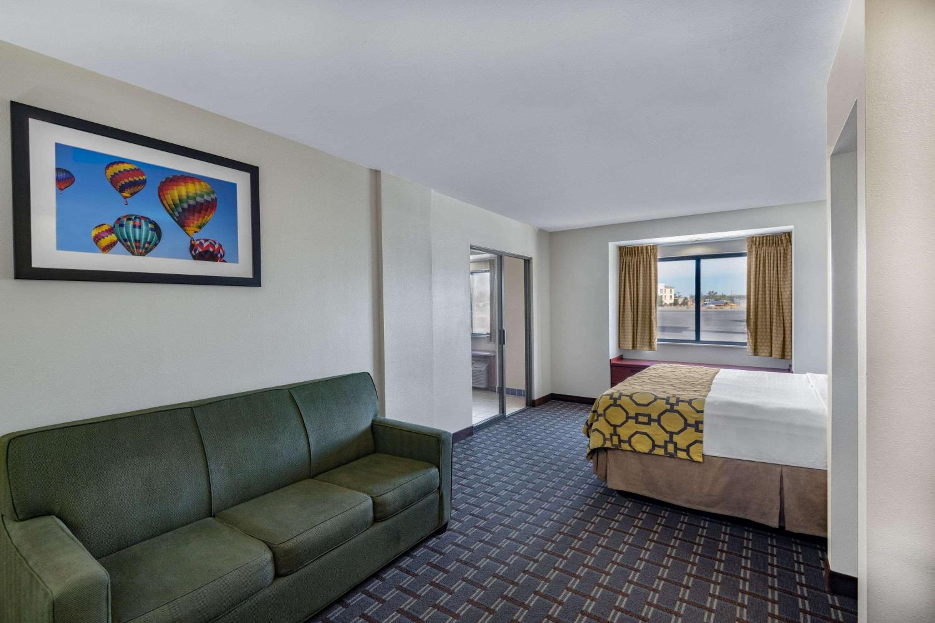 Deluxe King Studio Suite - Non-Smoking - Photo 1