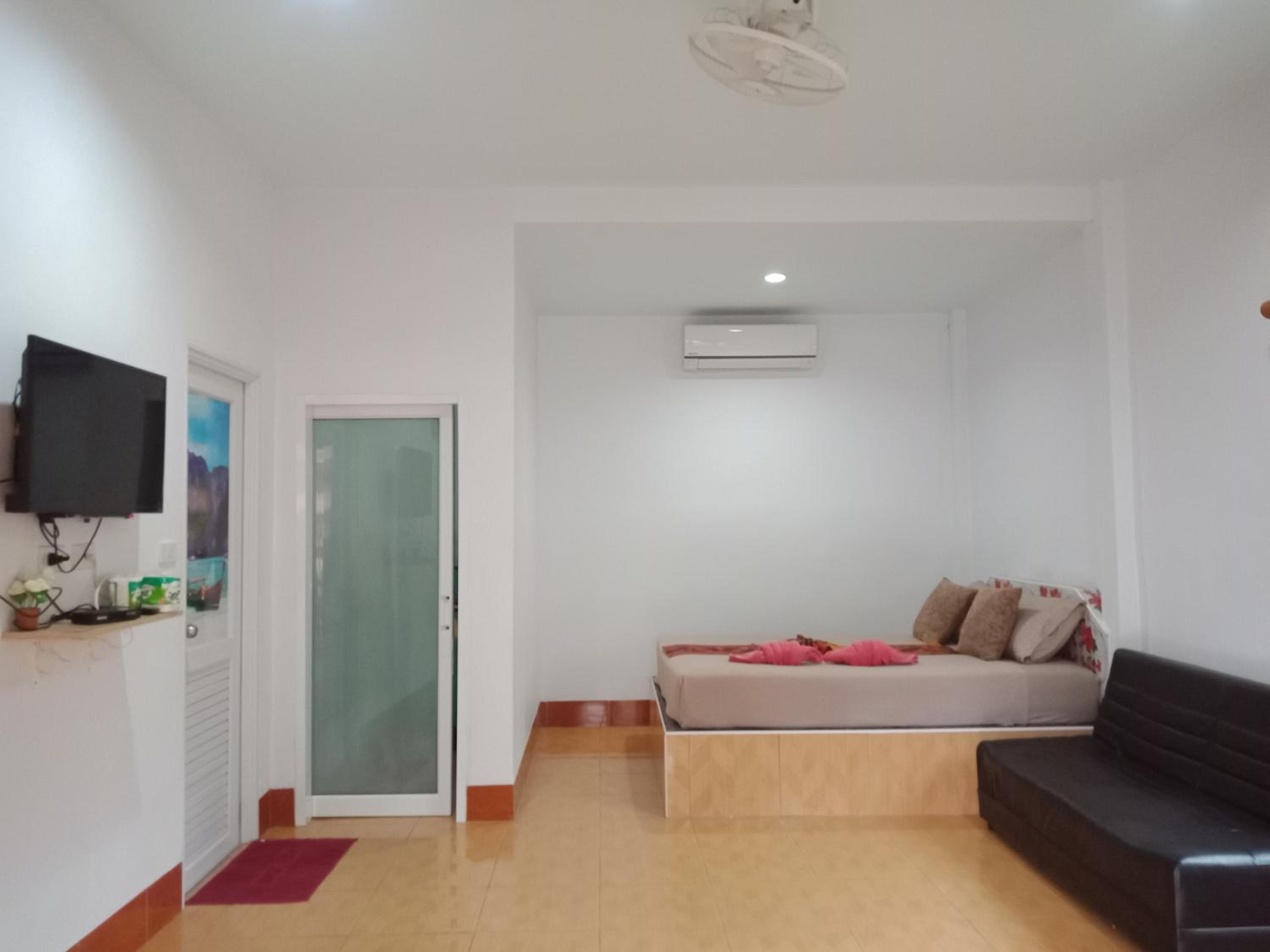 Deluxe King Room photo 2