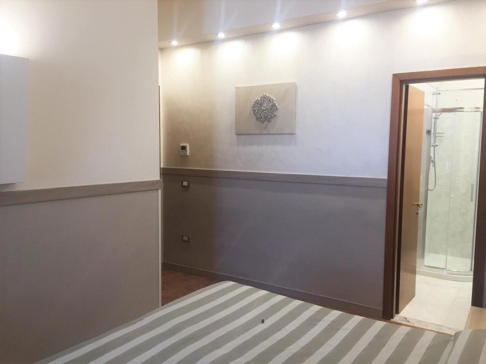 Available room thumbnail 6