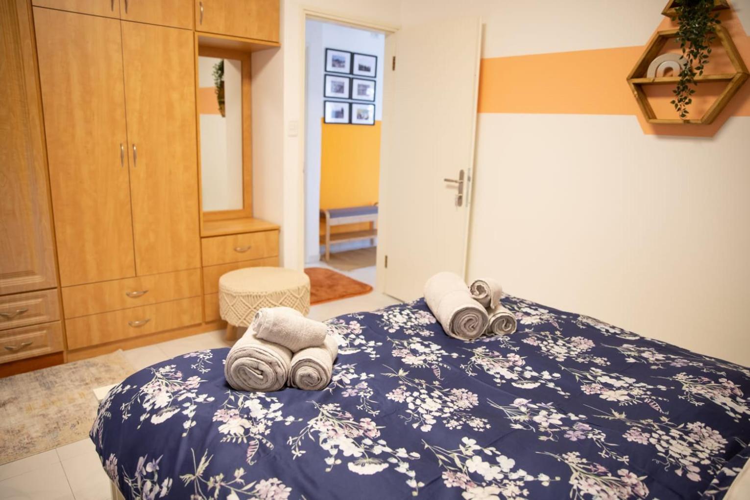 Two-Bedroom House - Photo 7