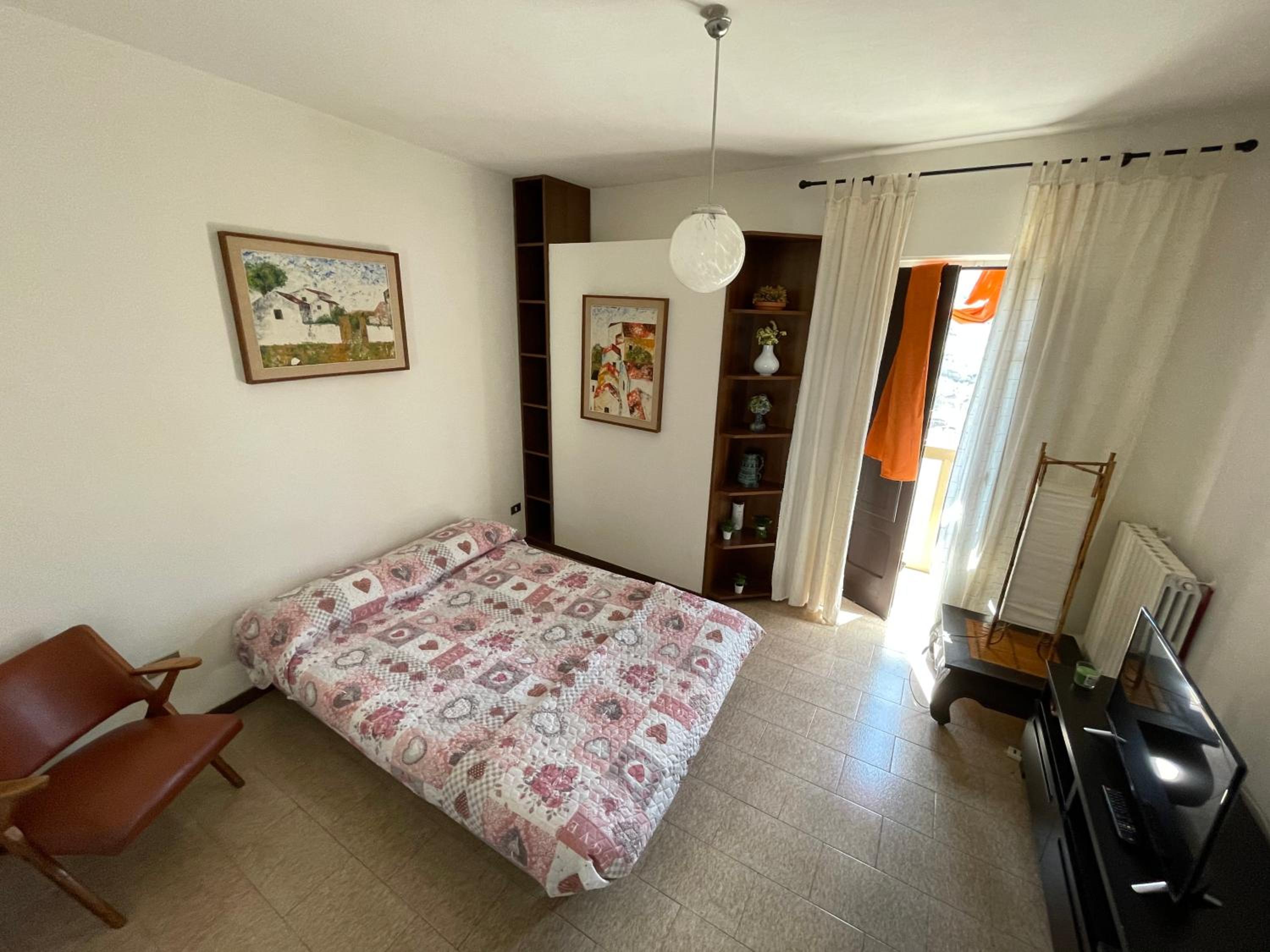 Two-Bedroom House - Photo 4
