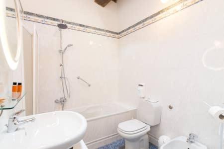 One-Bedroom Suite photo 2