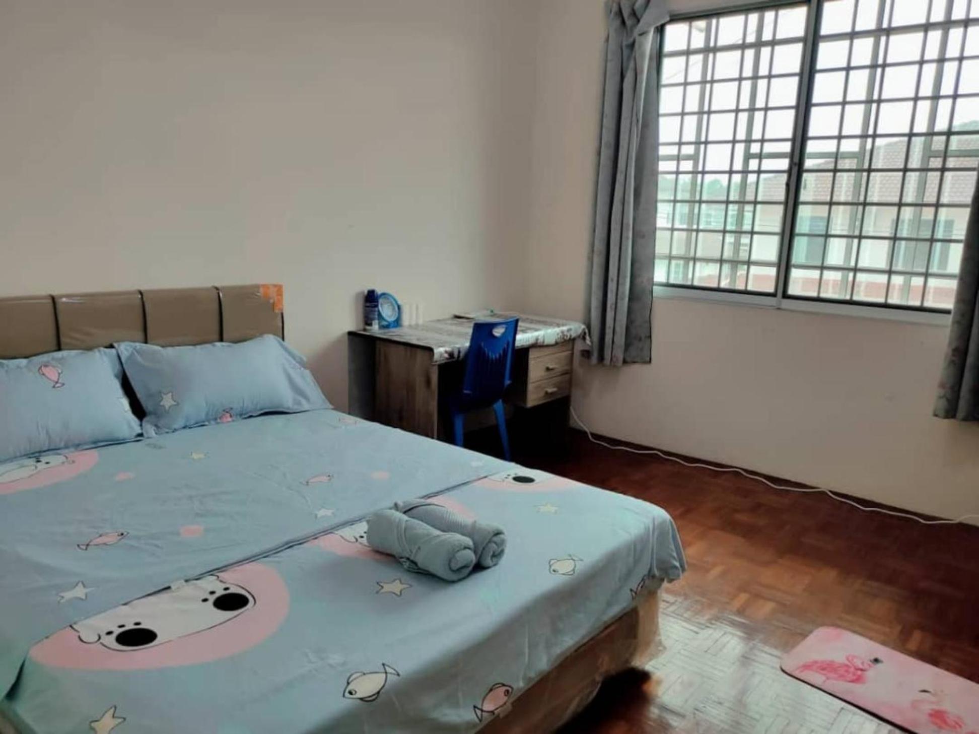 Three-Bedroom House photo 2