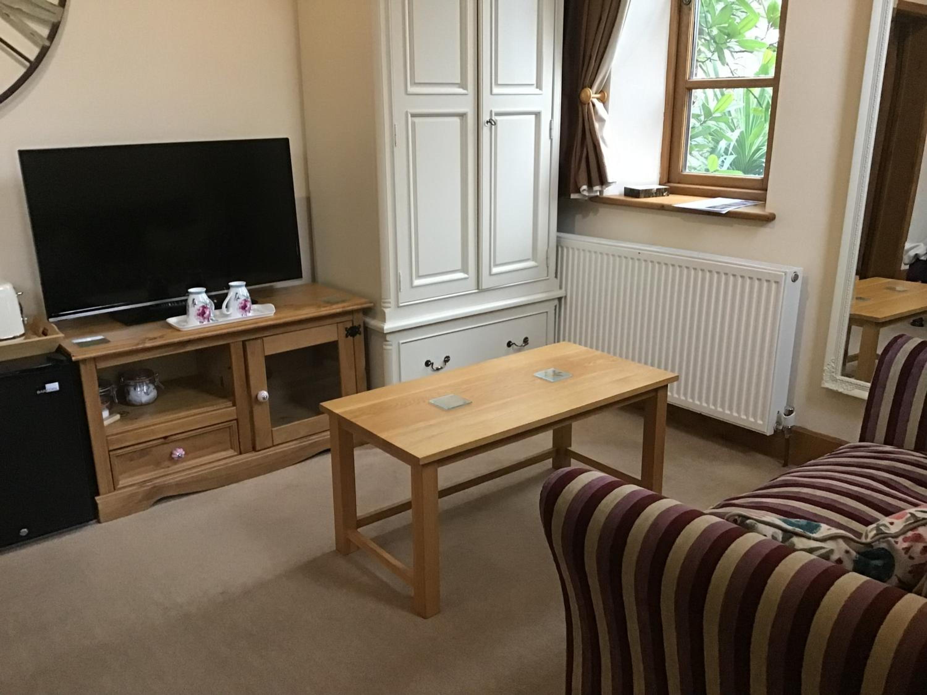 Luxury King Suite photo 2