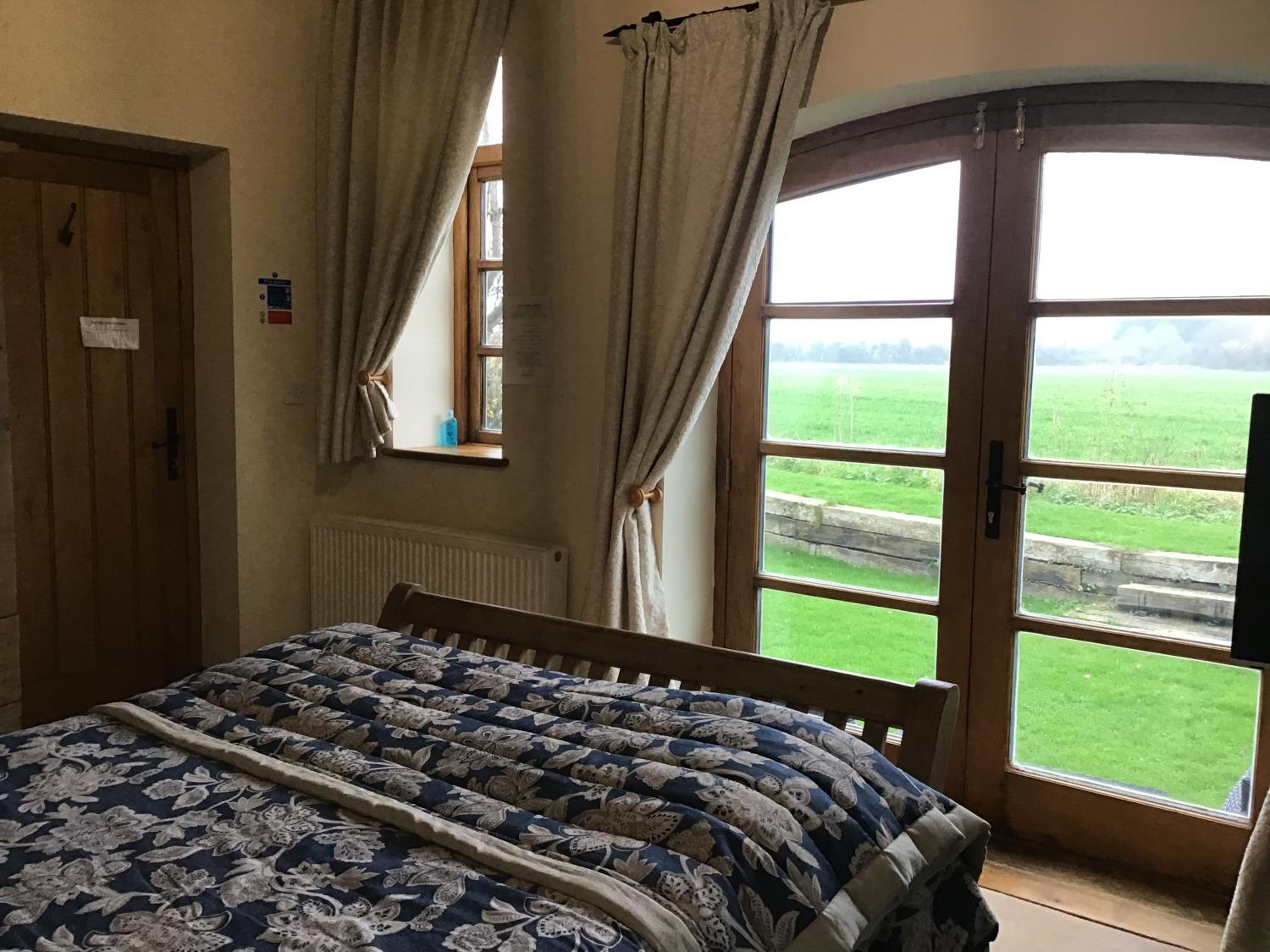 Deluxe King Suite photo 2