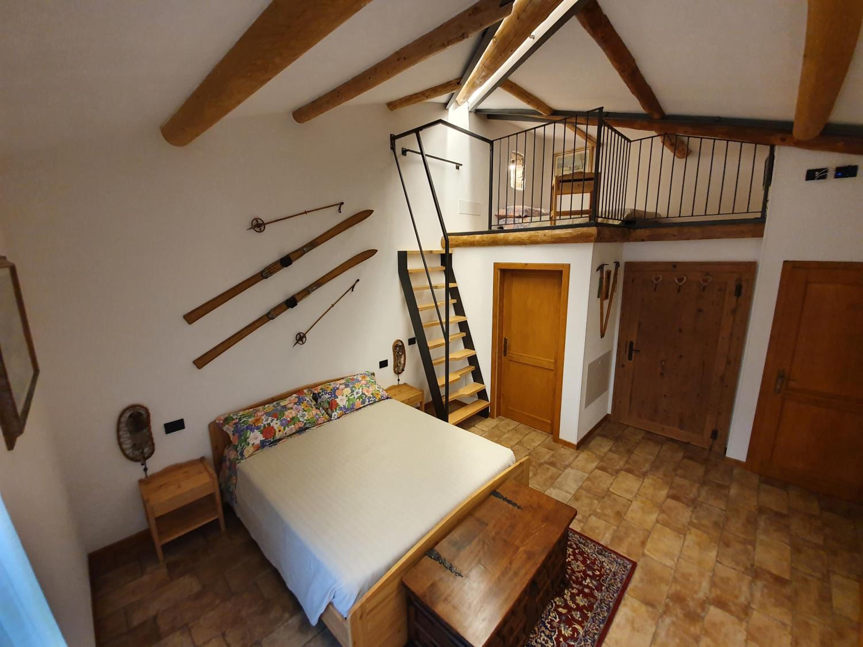 Family Room with Private Bathroom - Photo 2