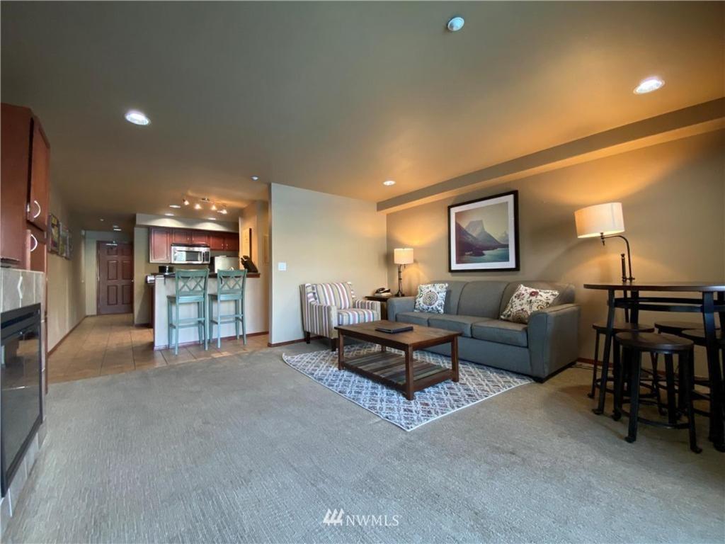 Apartment with Lake View