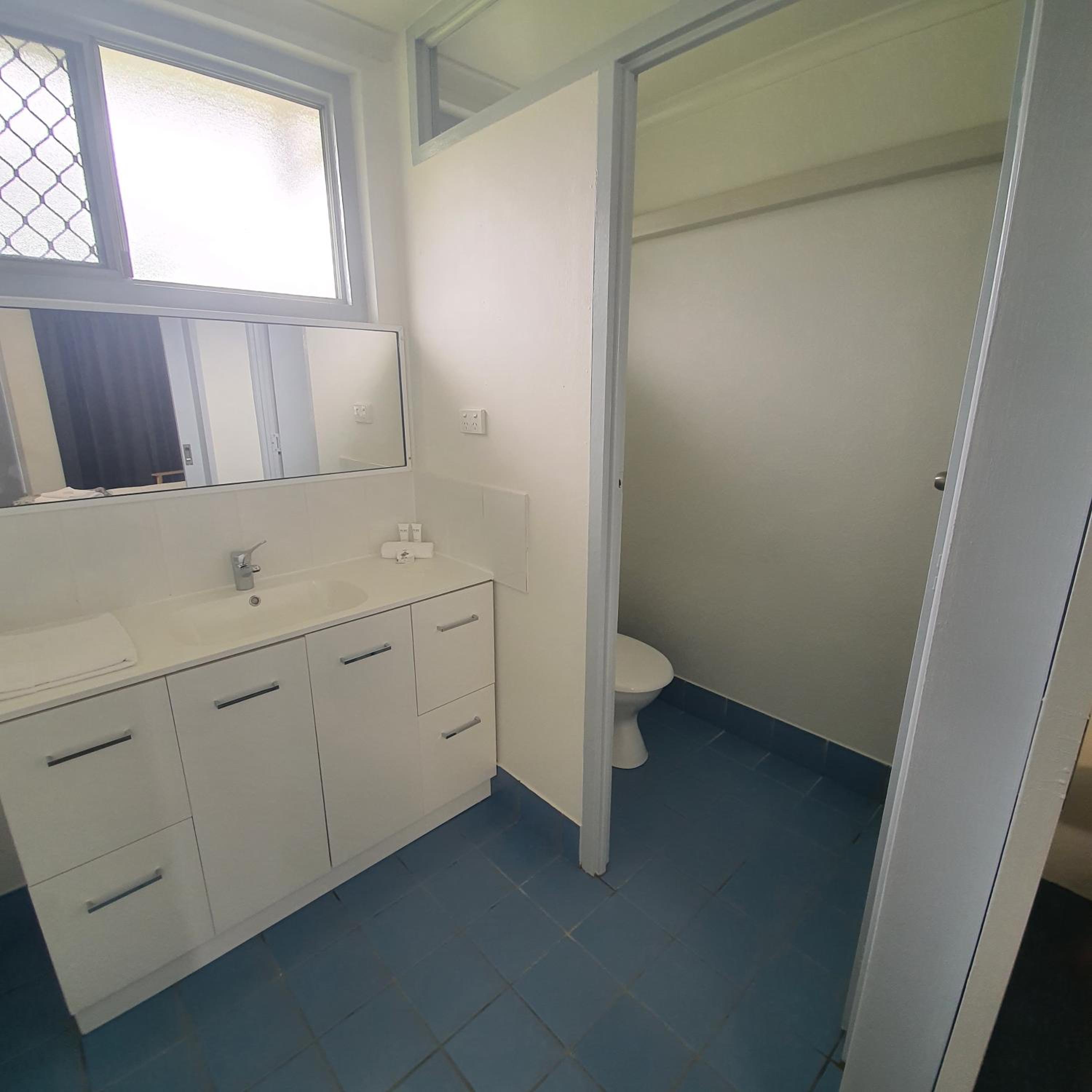 Twin Room - Photo 2