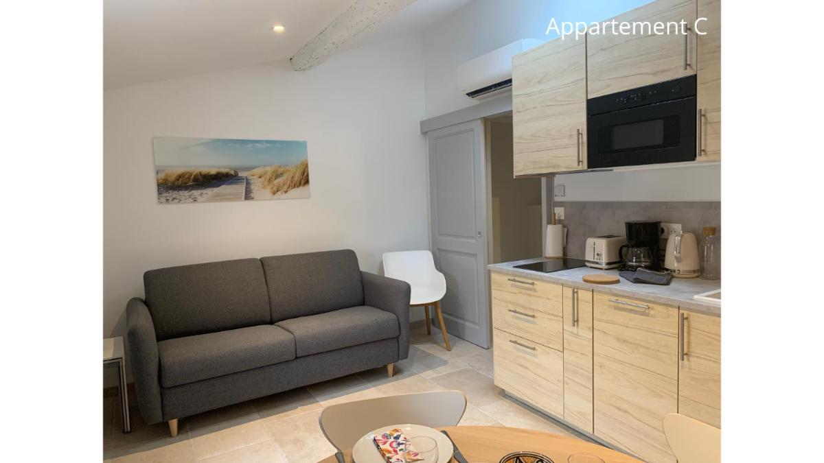 One-Bedroom Apartment photo 2
