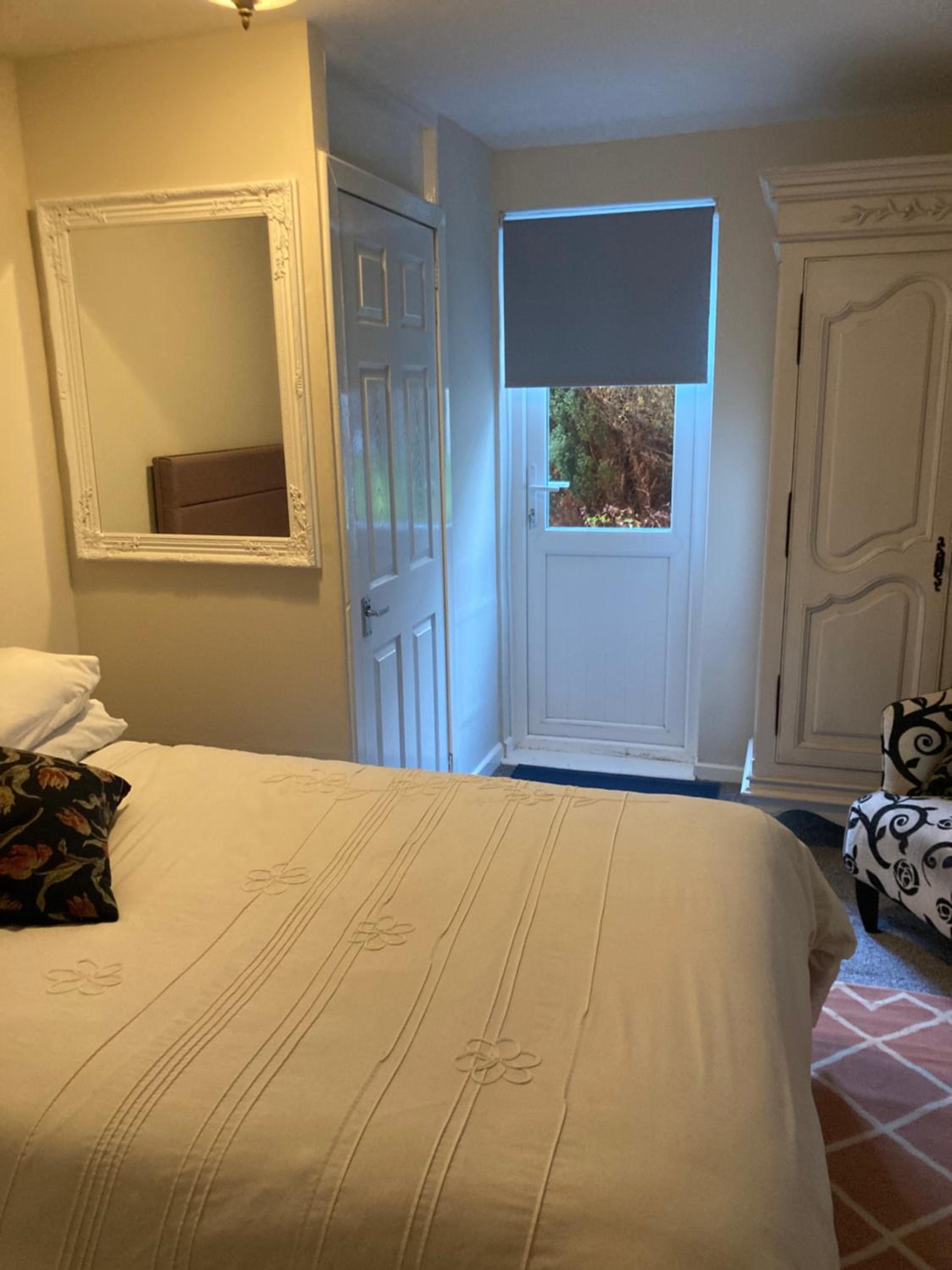 Single Room with Bathroom photo 1