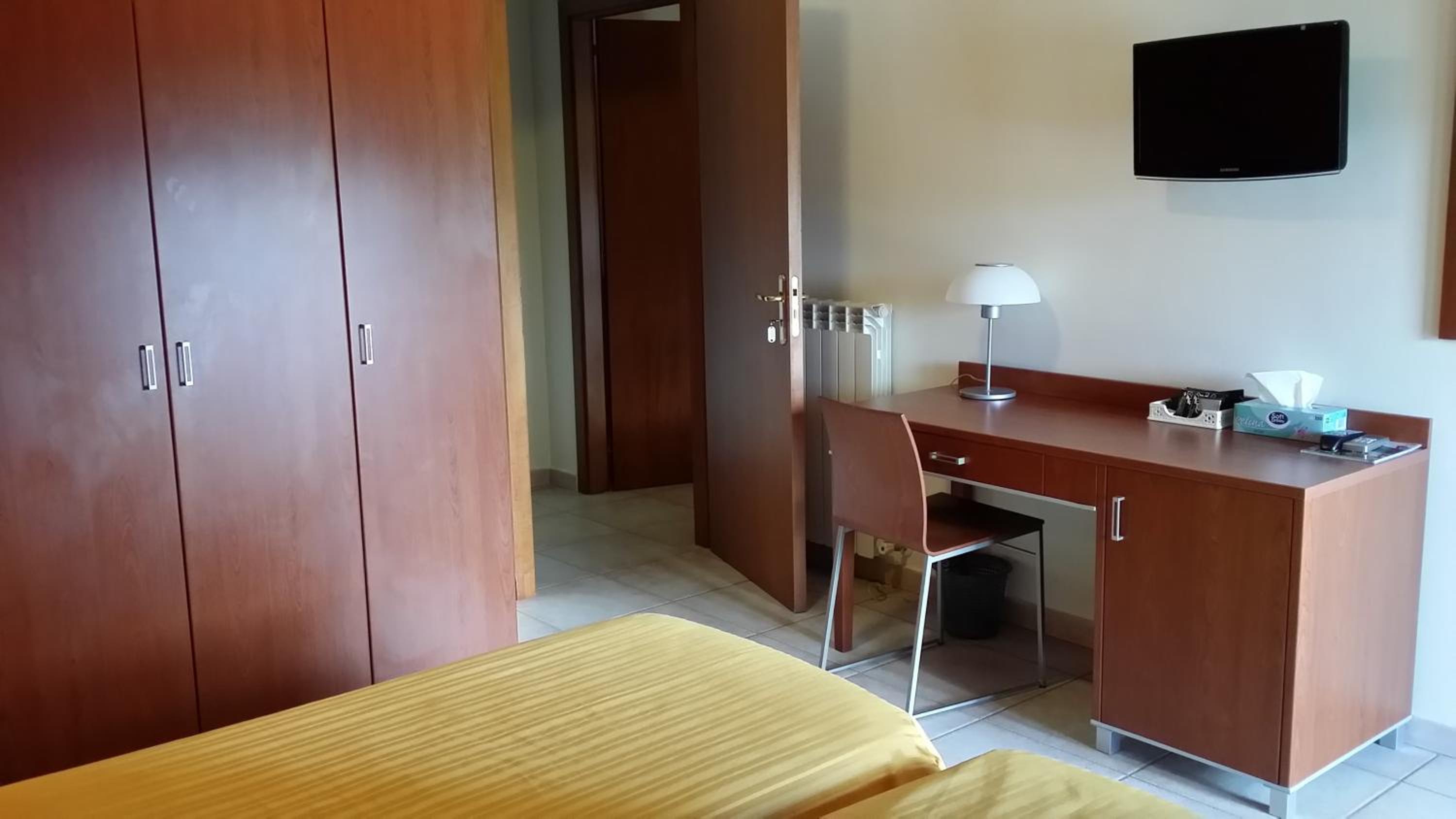 Twin Room - Photo 1