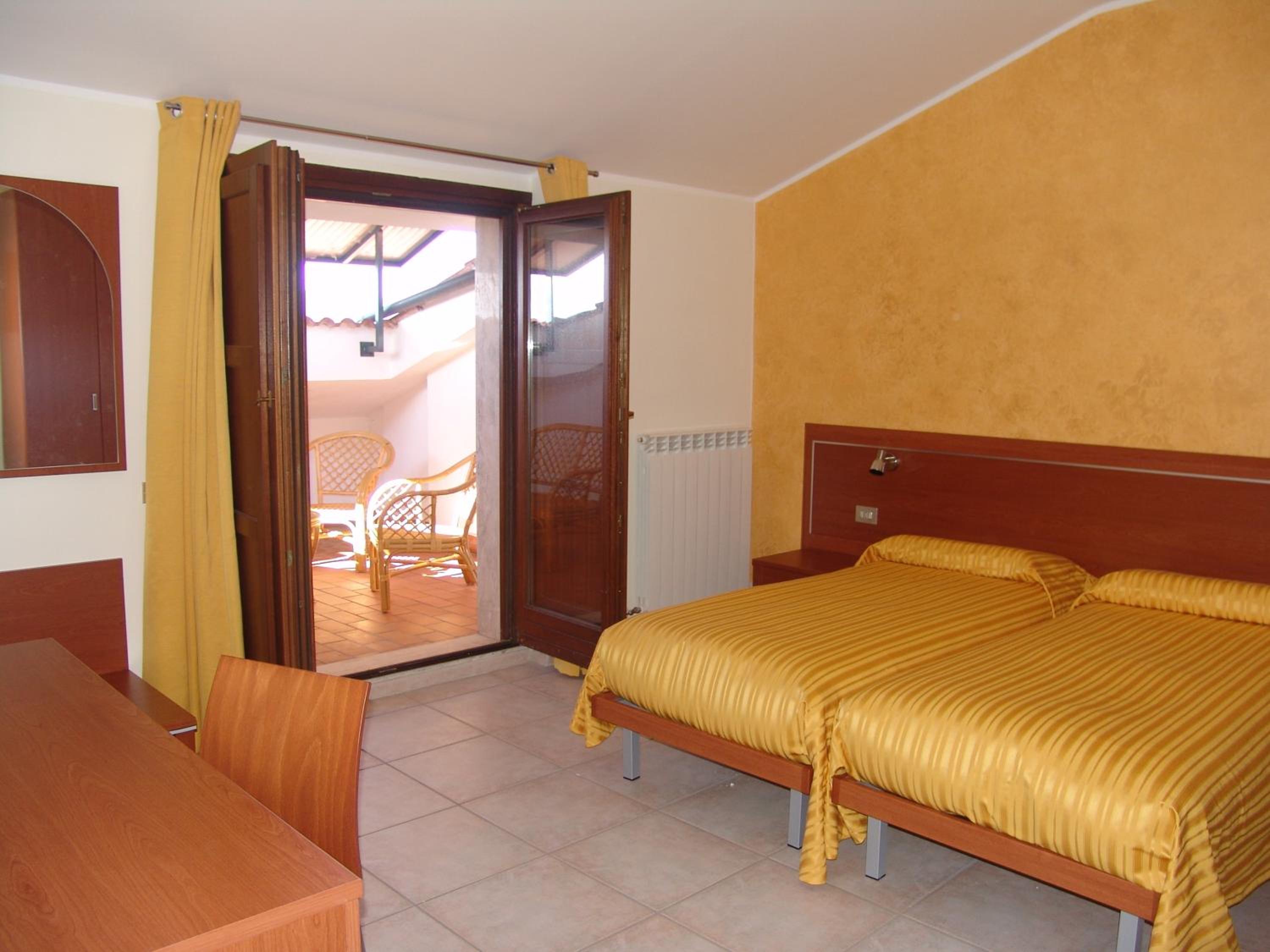 Twin Room - Photo 3