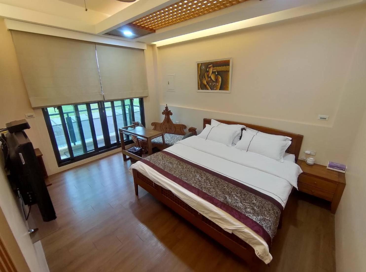 Queen Room with Balcony photo 2