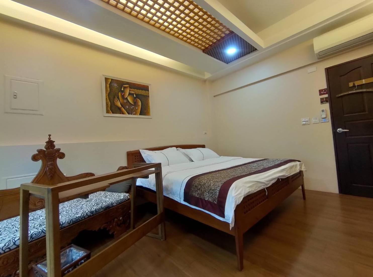 Queen Room with Balcony photo 1